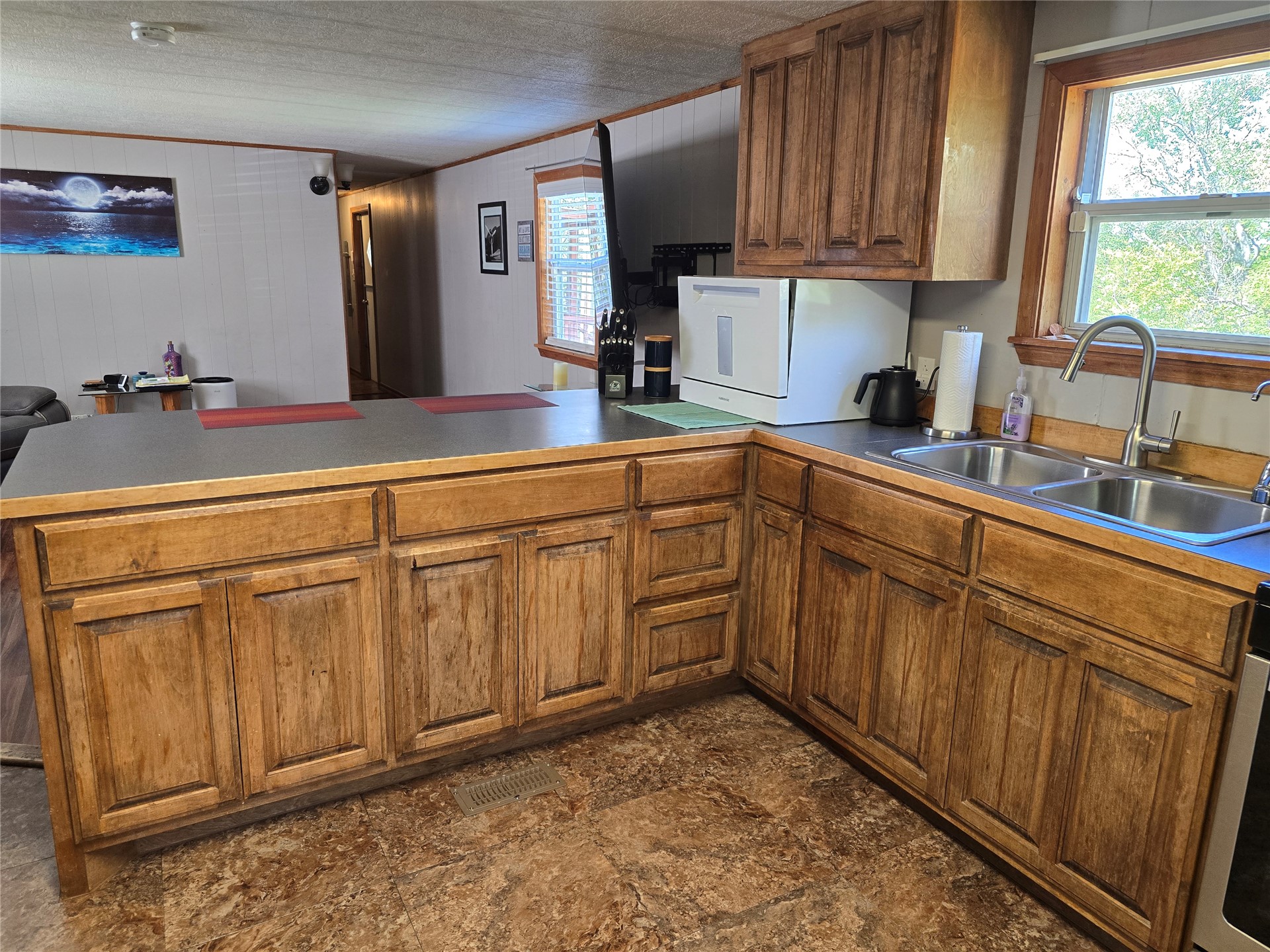 308 Forest Street Property Photo 5