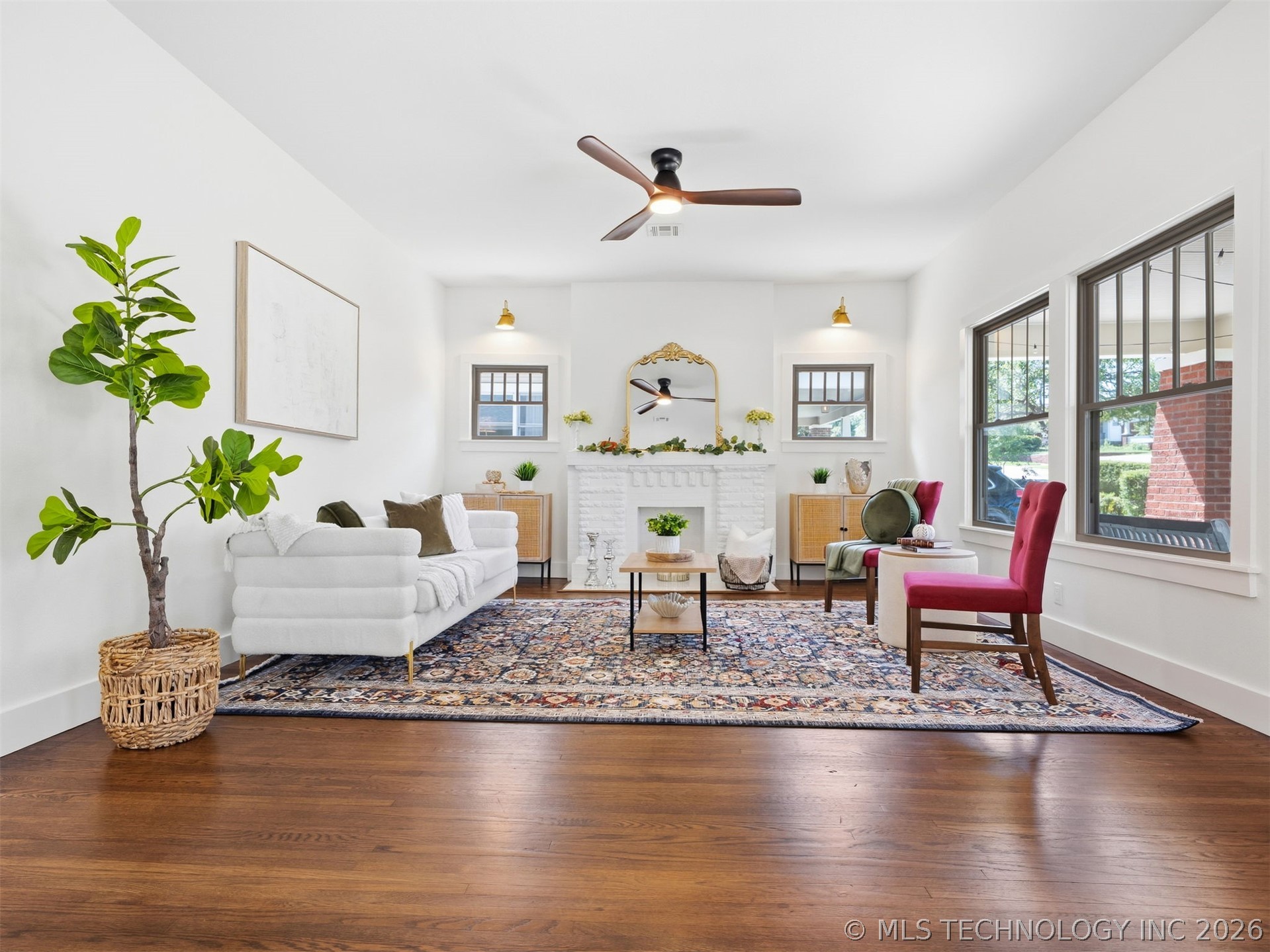 1123 S Newport Avenue Property Photo 6