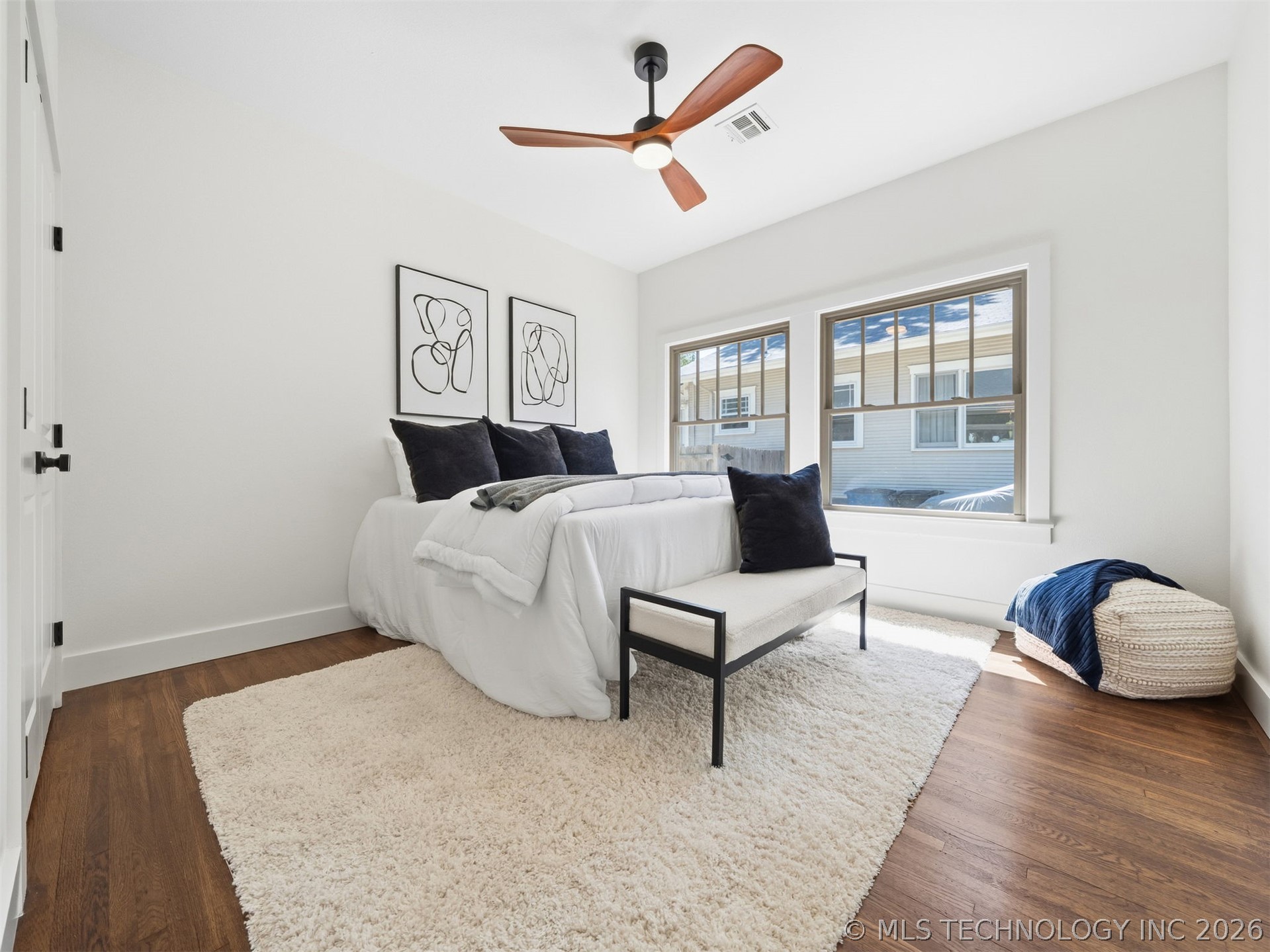 1123 S Newport Avenue Property Photo 17