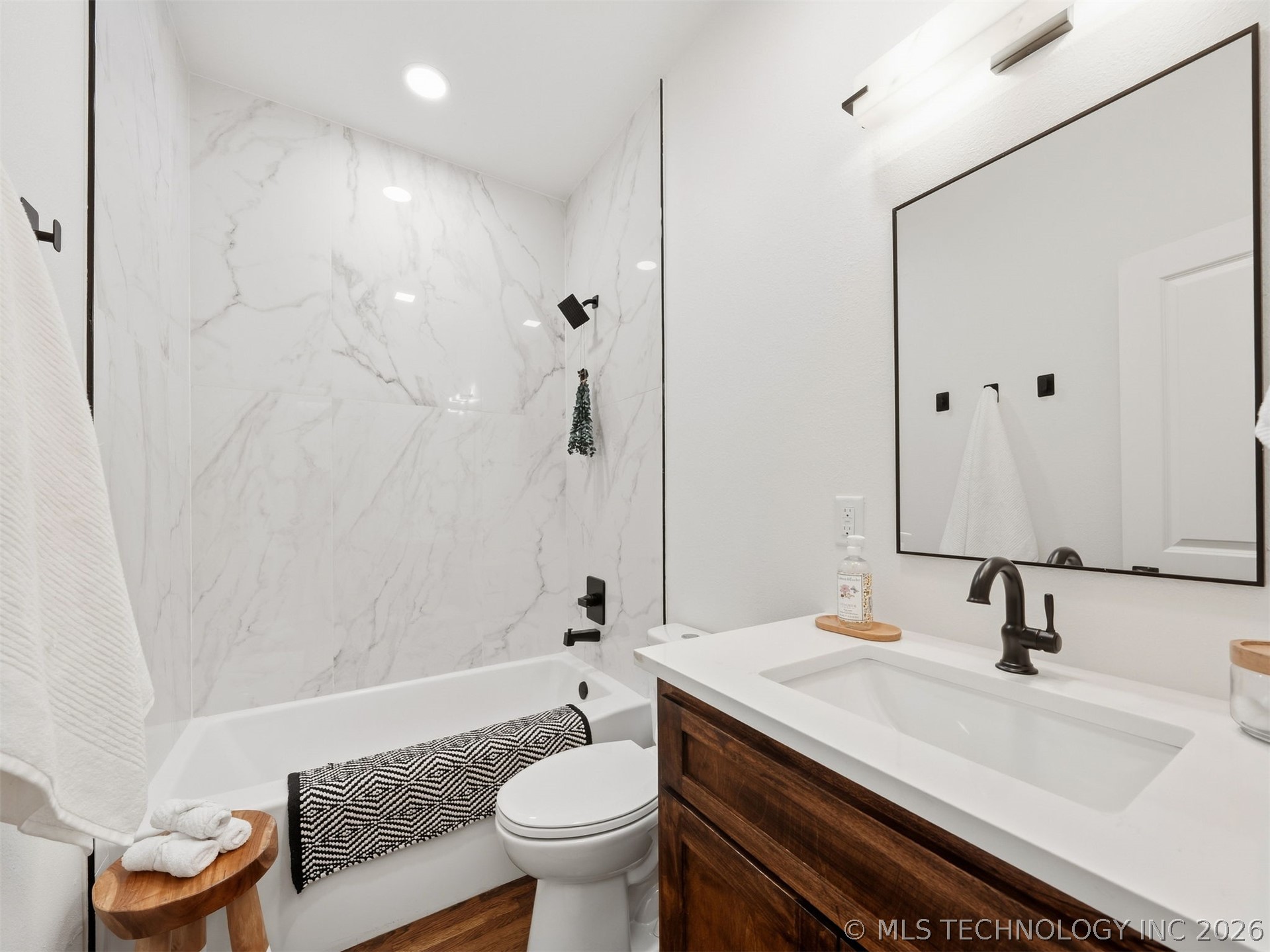 1123 S Newport Avenue Property Photo 20