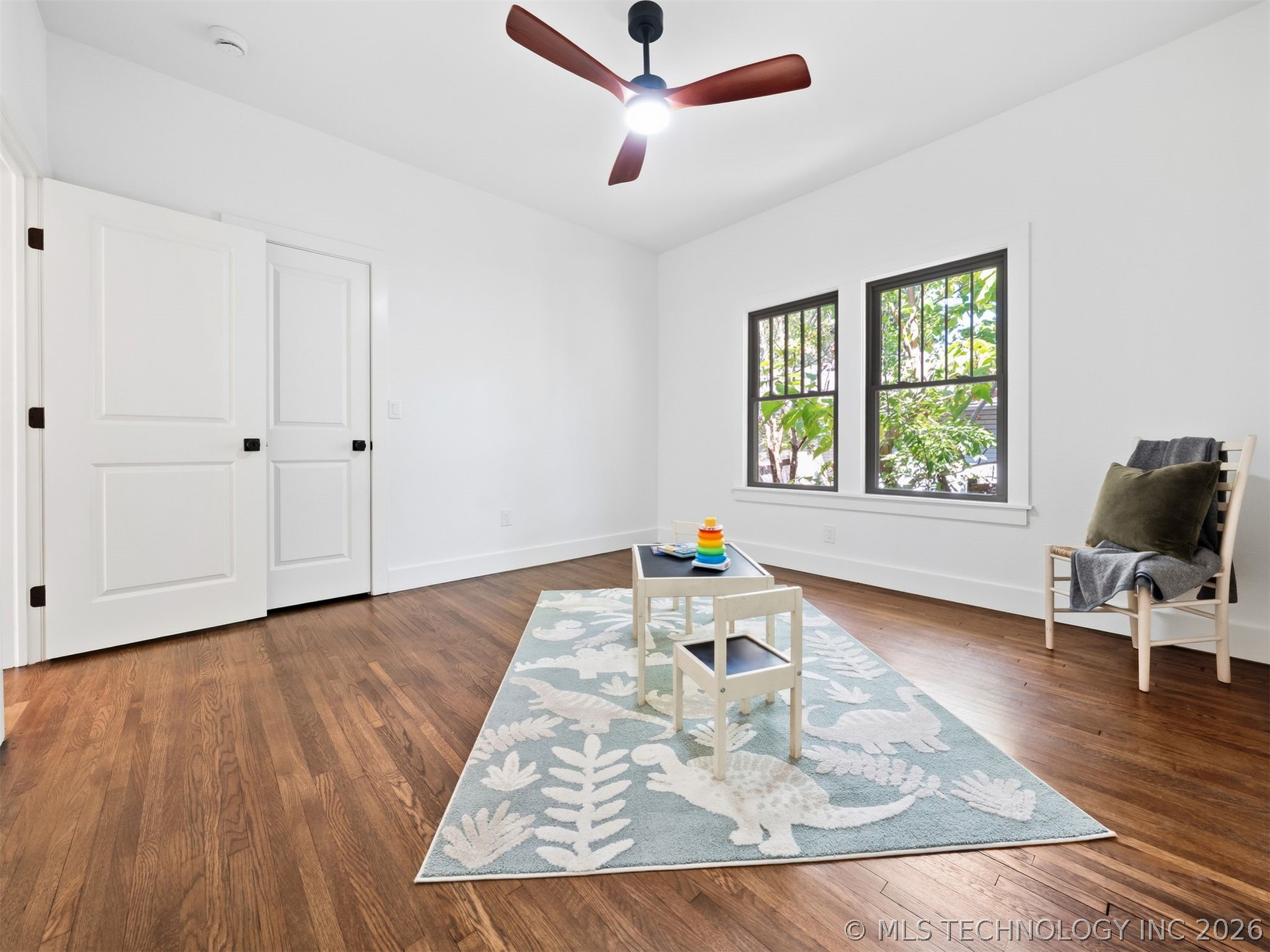 1123 S Newport Avenue Property Photo 23