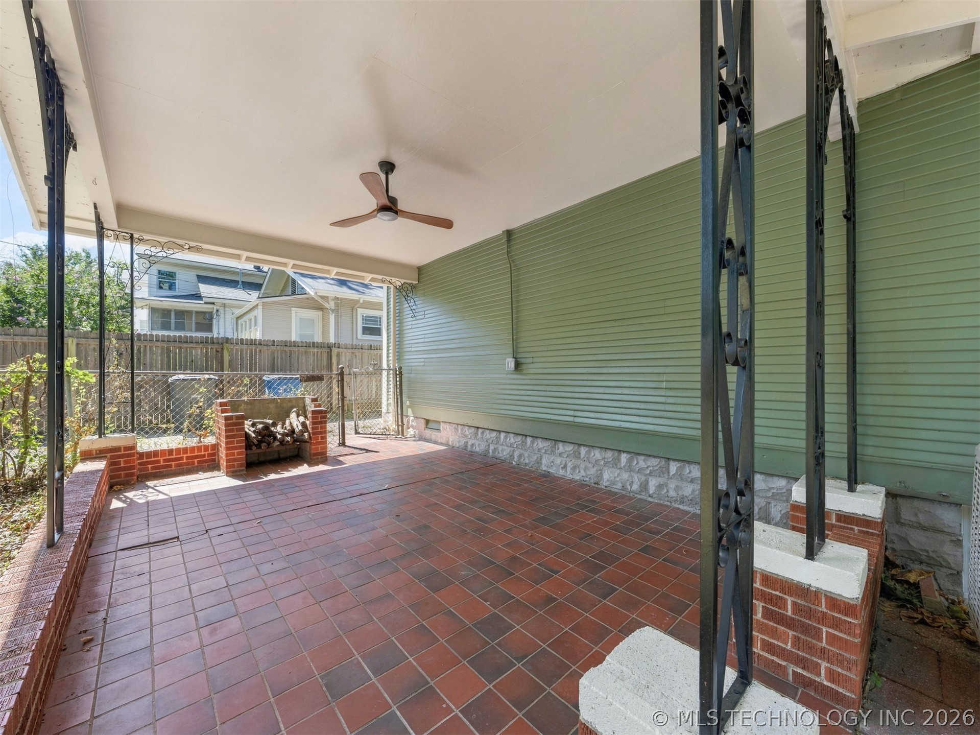 1123 S Newport Avenue Property Photo 33