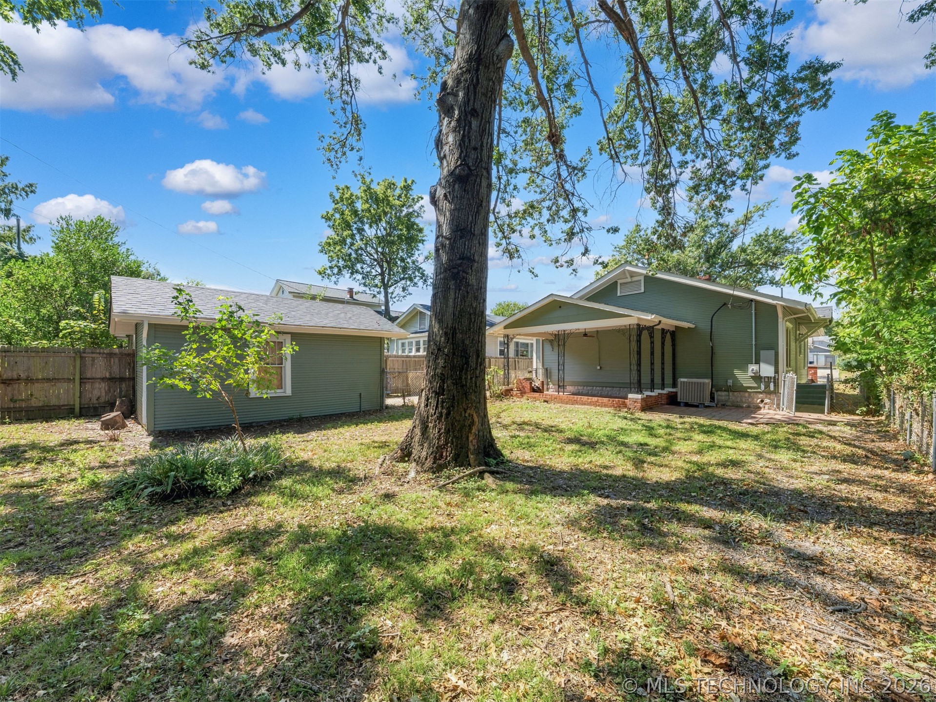 1123 S Newport Avenue Property Photo 34