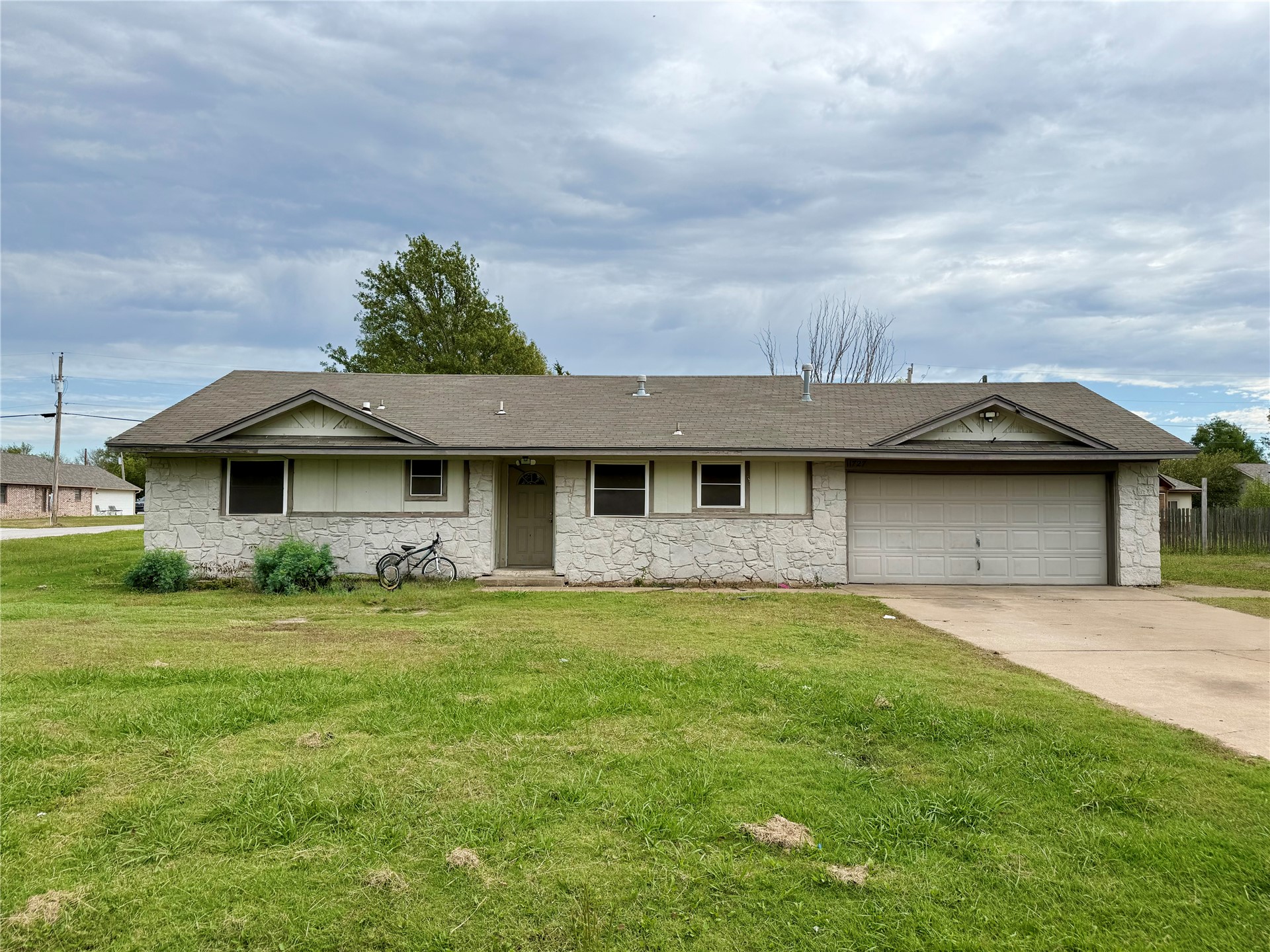 11727 N 190th East Avenue Property Photo 1