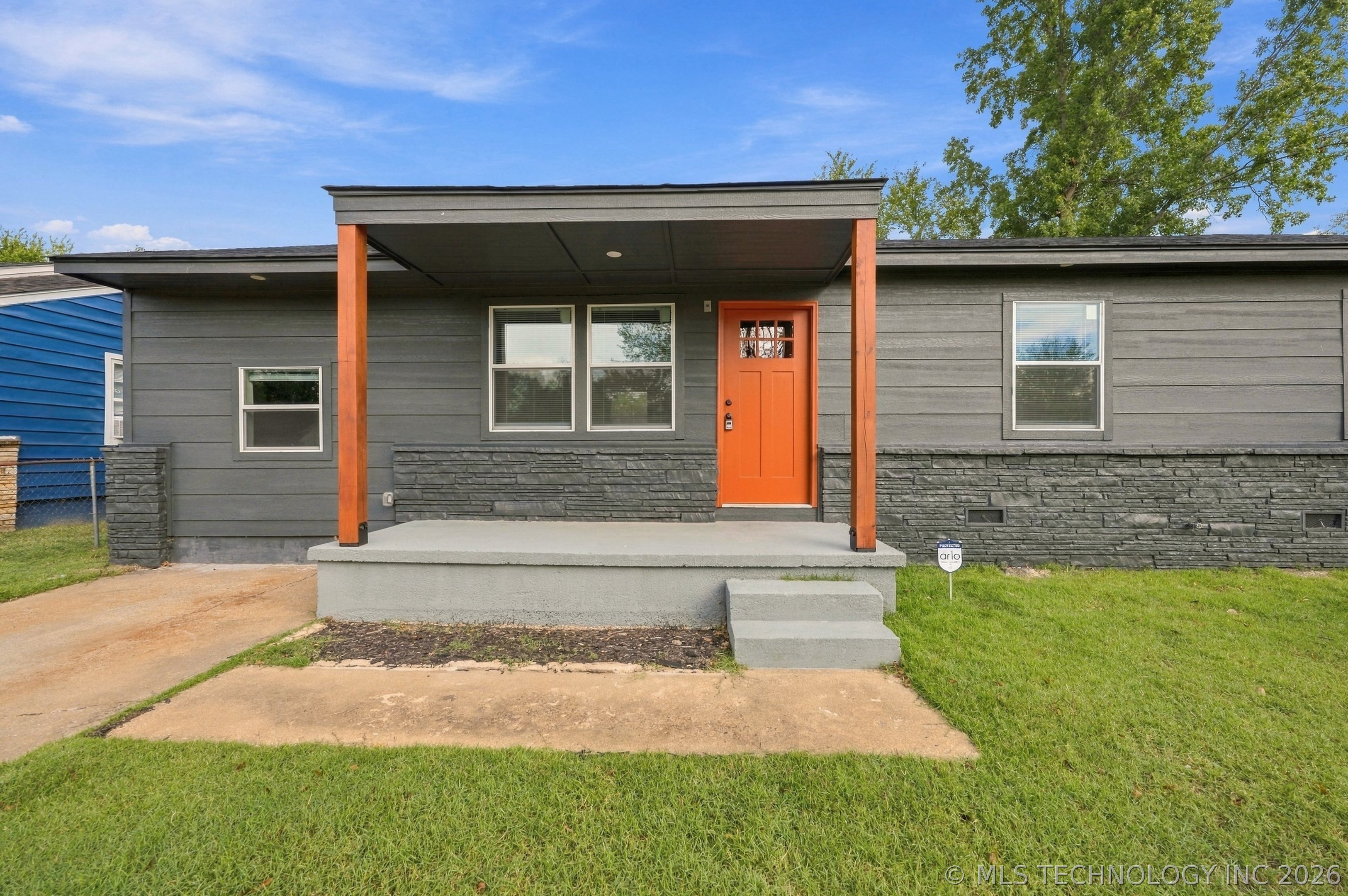 219 W 49th Street N Property Photo 1