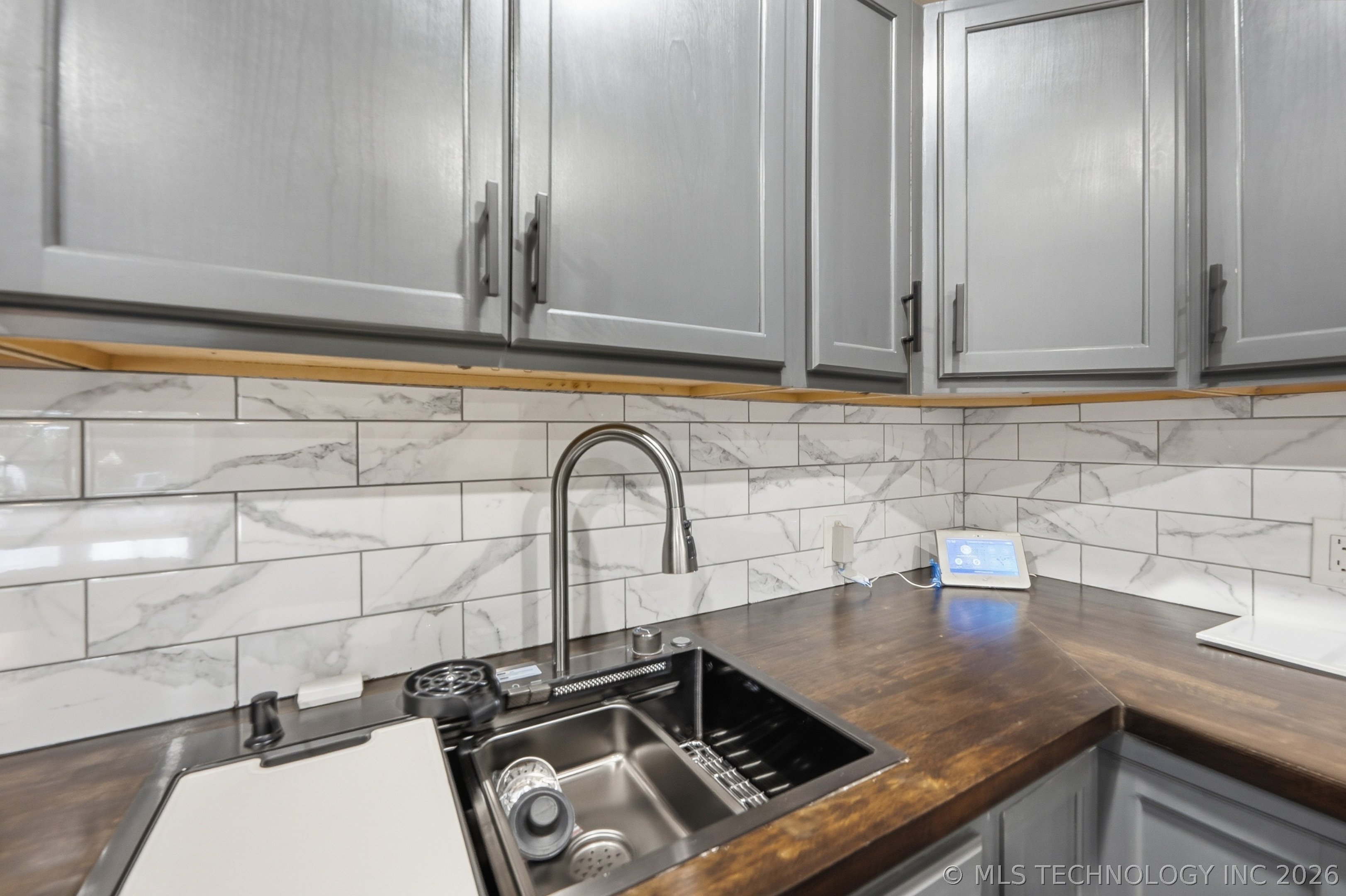 219 W 49th Street N Property Photo 6