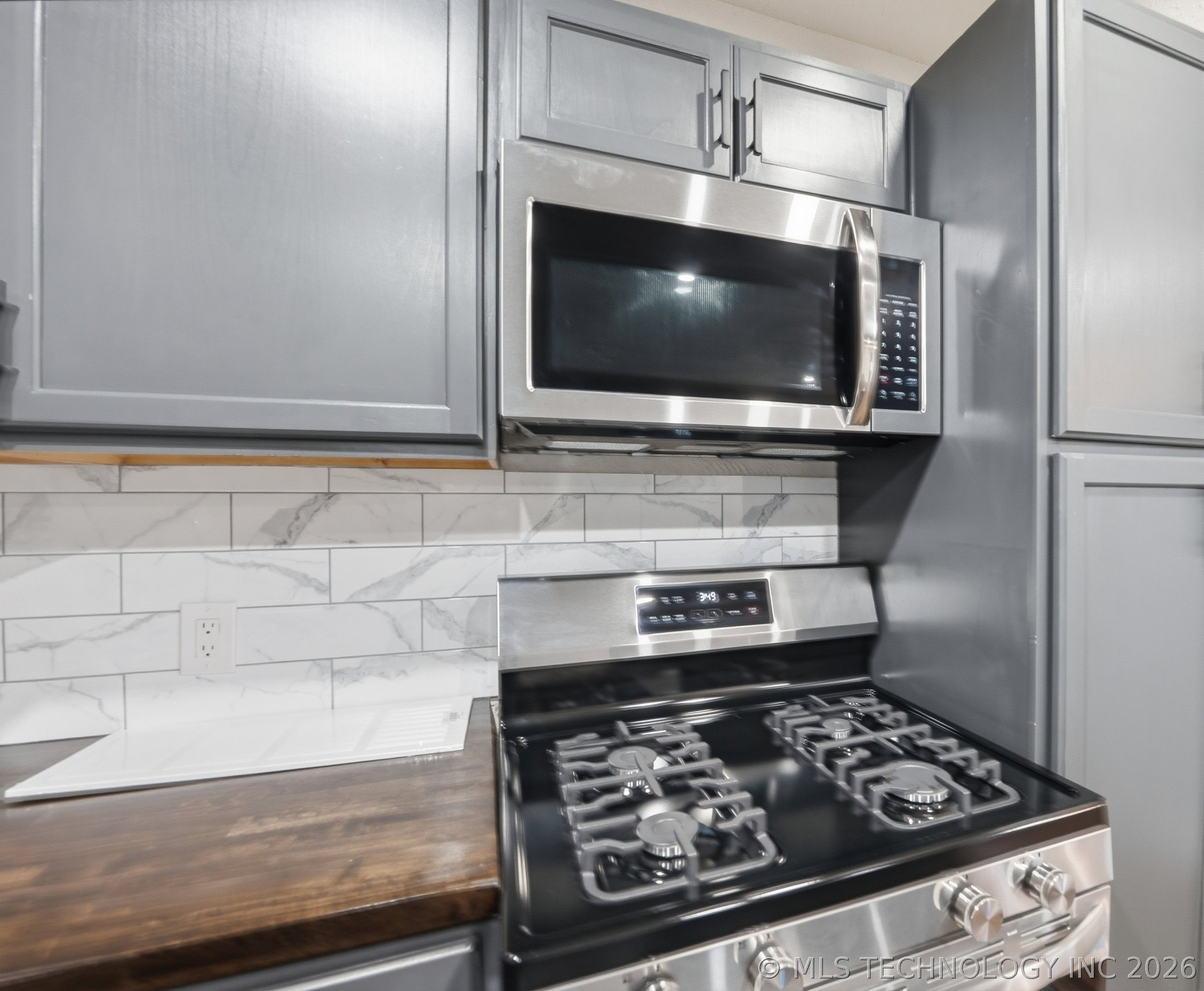 219 W 49th Street N Property Photo 7