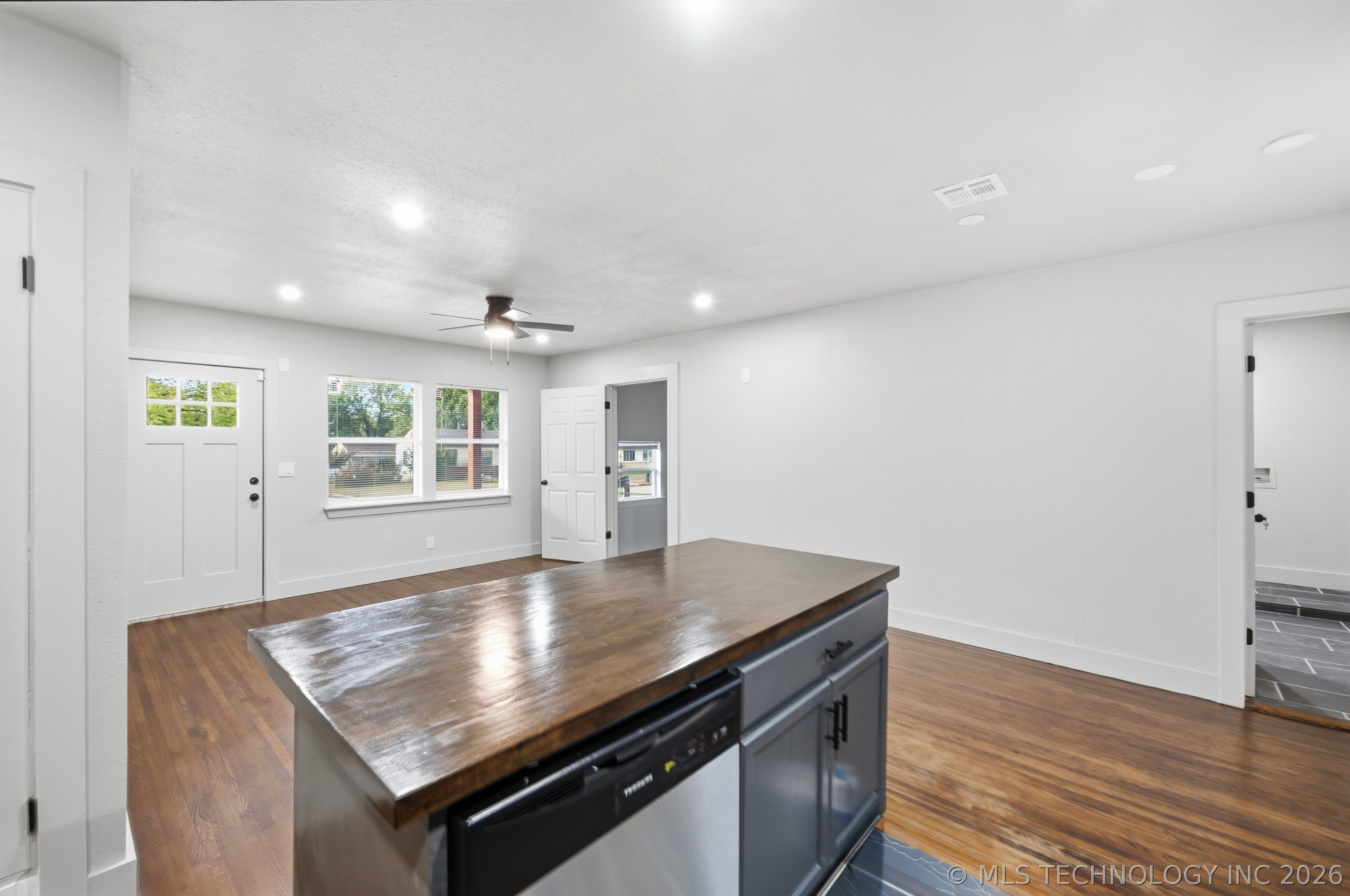 219 W 49th Street N Property Photo 8