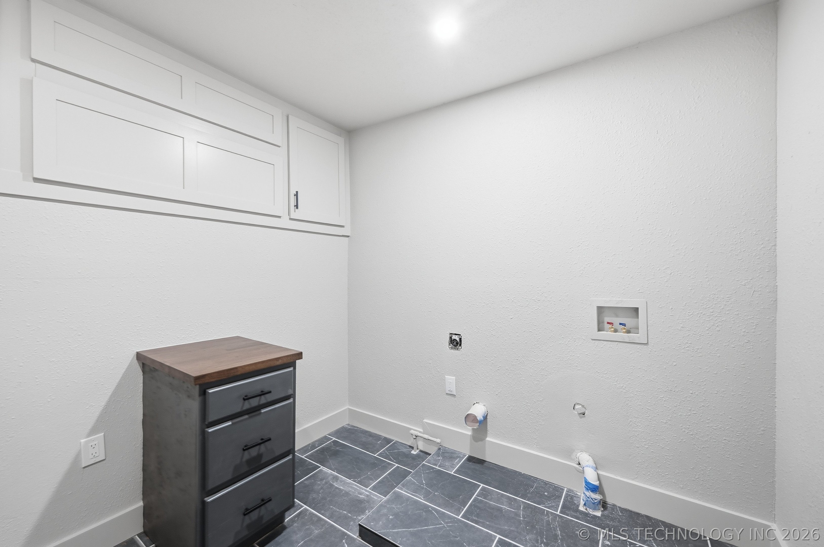 219 W 49th Street N Property Photo 10