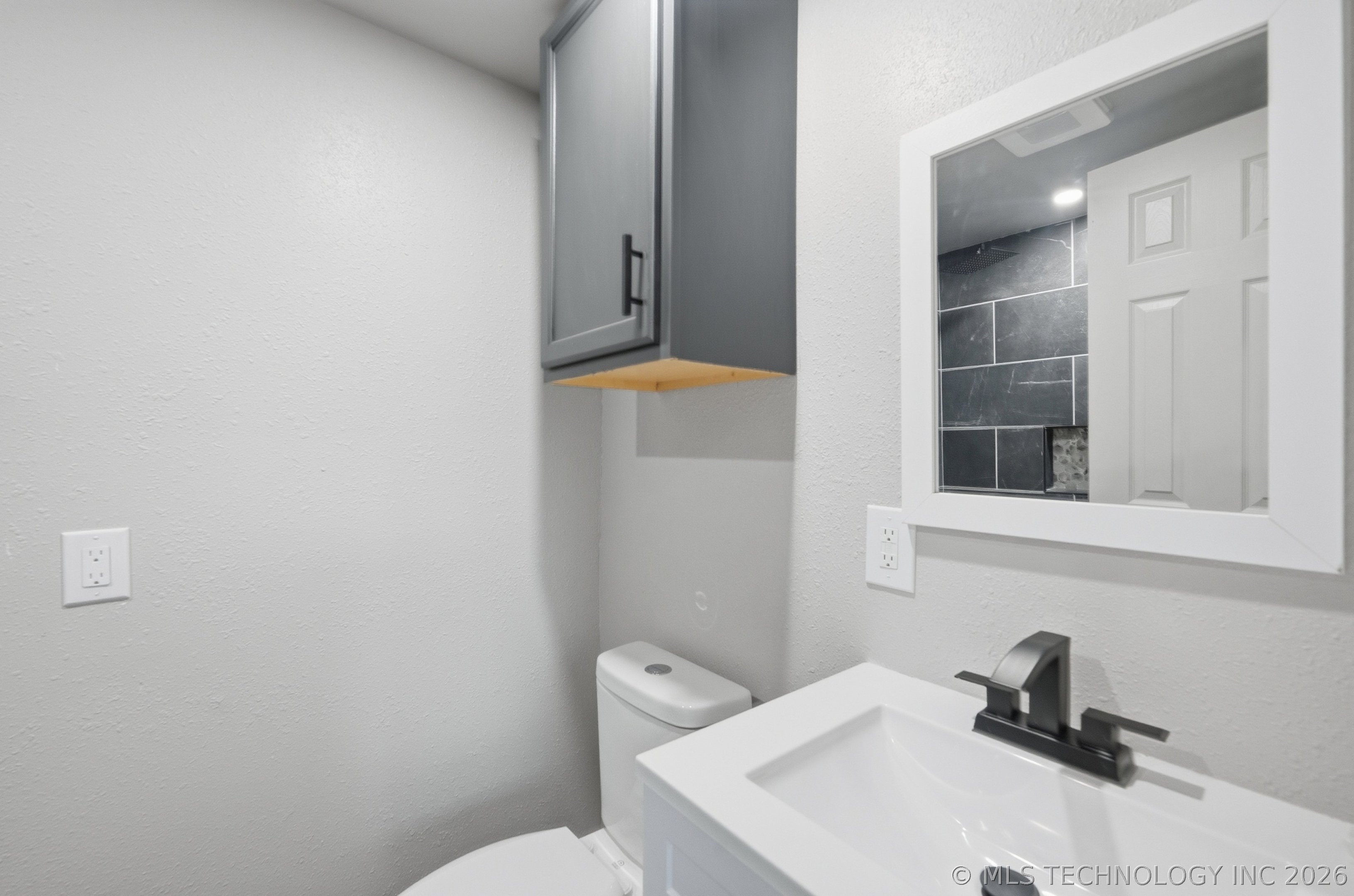 219 W 49th Street N Property Photo 11