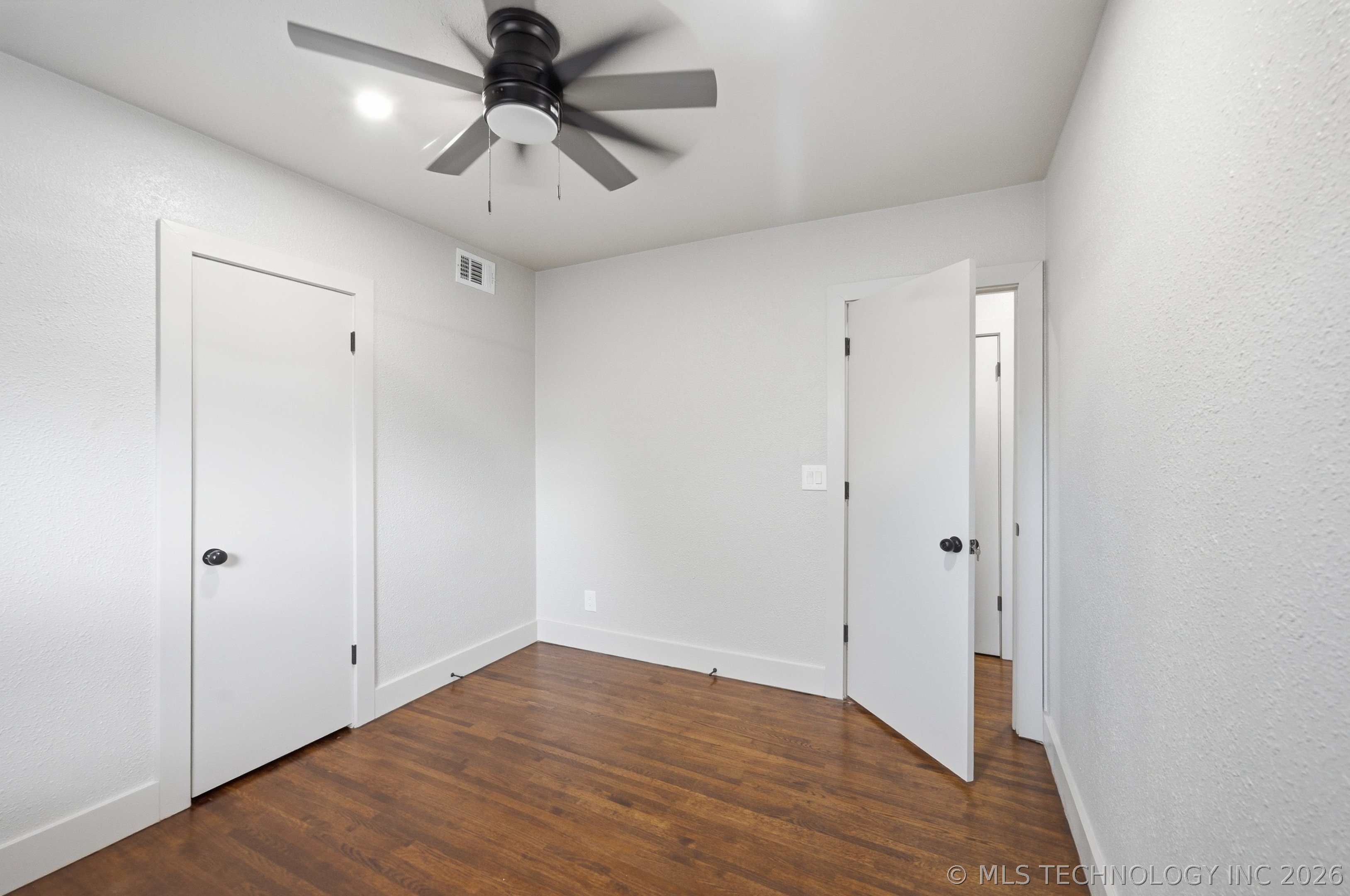 219 W 49th Street N Property Photo 16