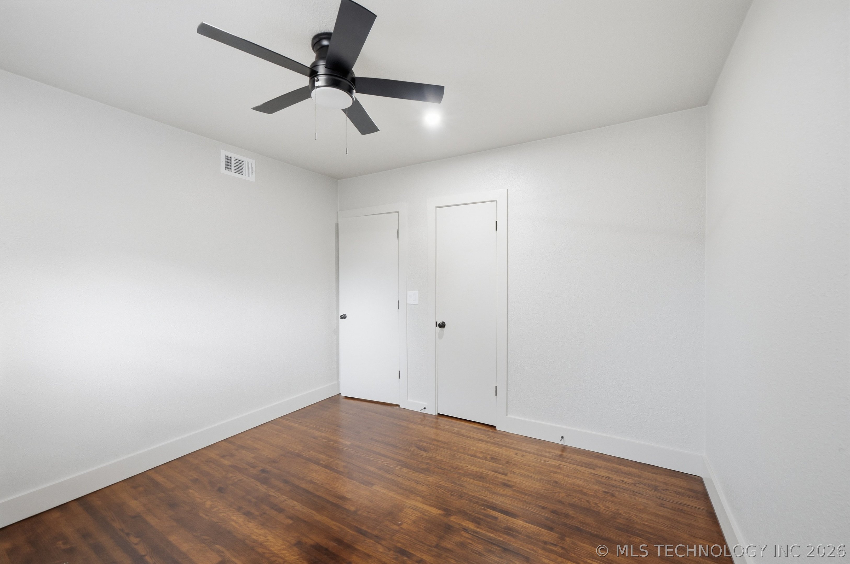 219 W 49th Street N Property Photo 18