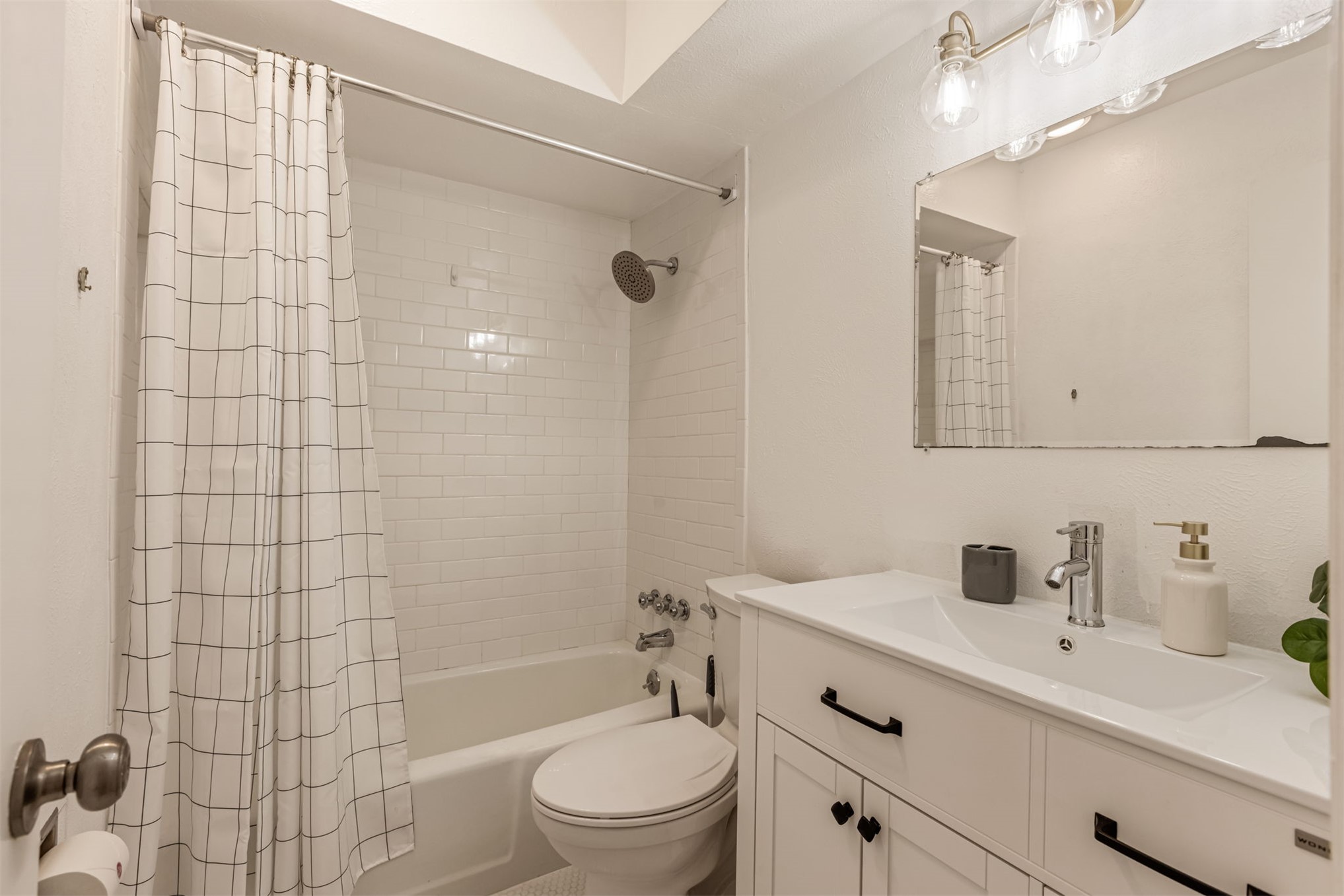 2211 S Main Street B-1 Property Photo 15