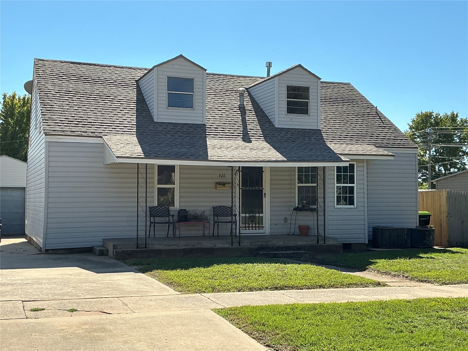 726 W Apache Property Photo 1