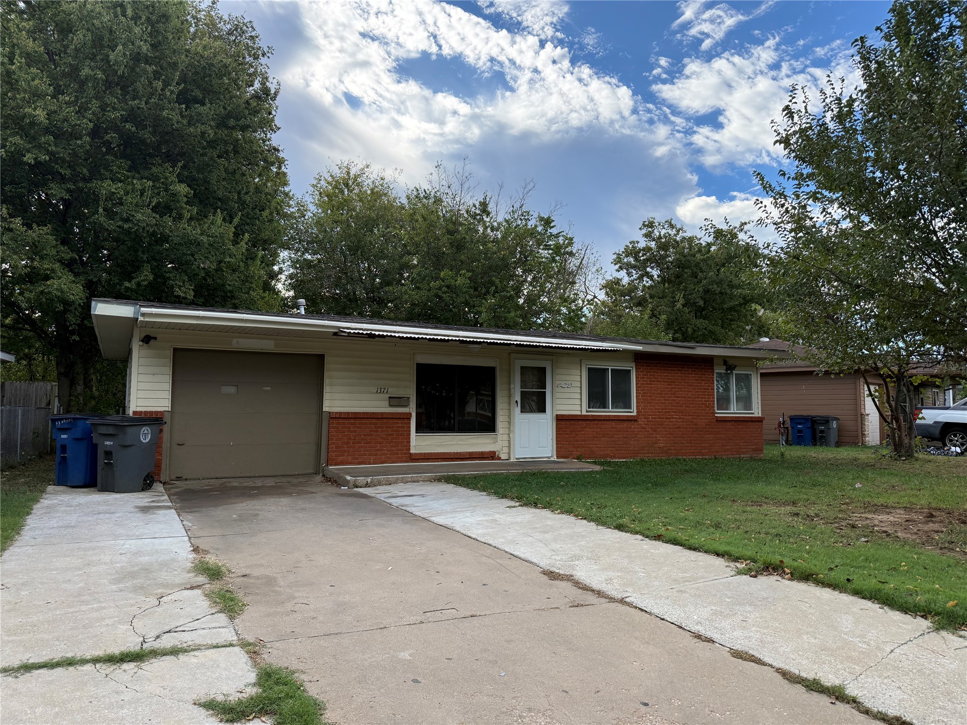 1371 N 76th East Avenue Property Photo 1