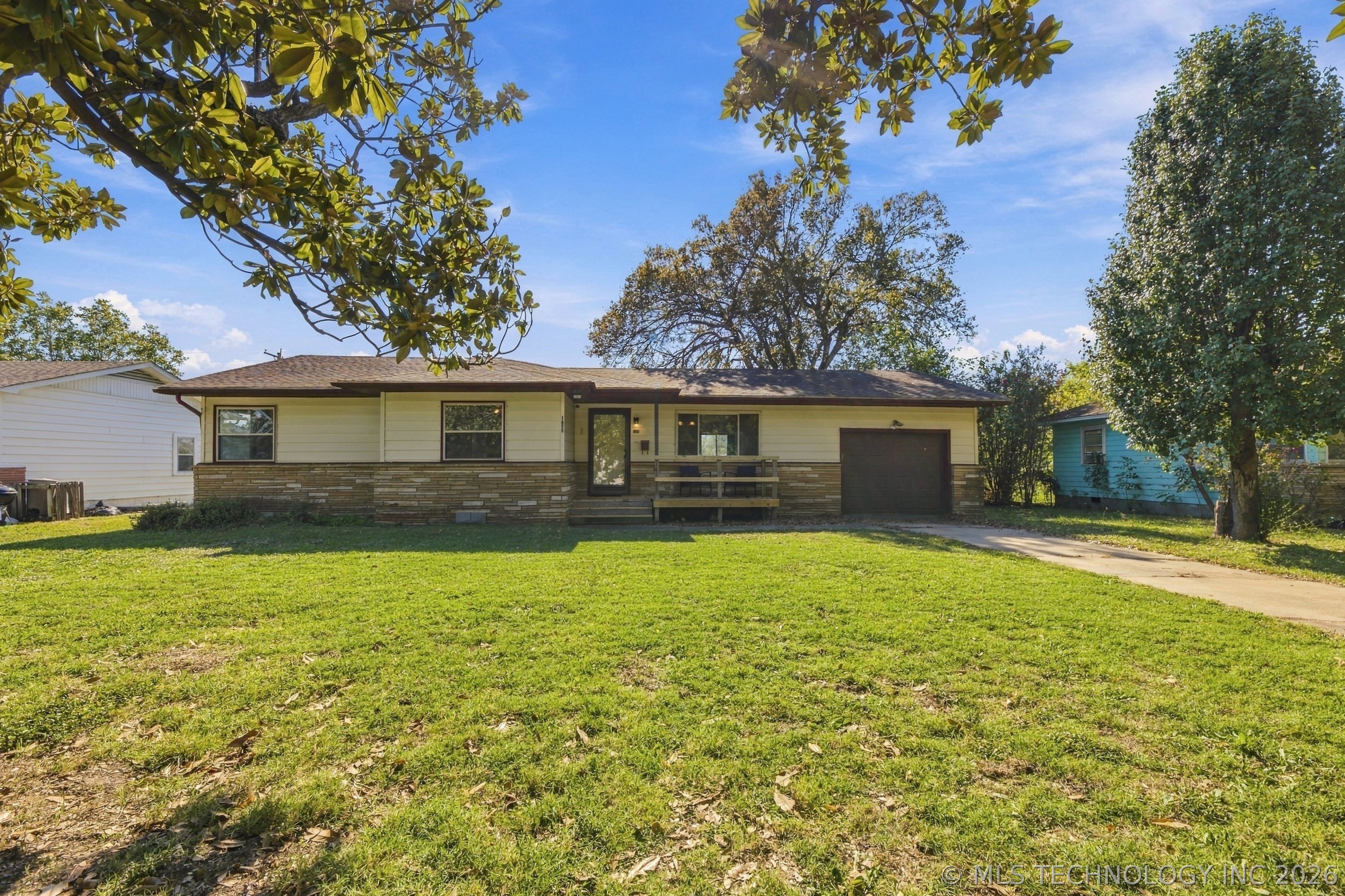 1204 Se Graham Court Property Photo 1