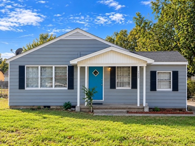 1555 S Rogers Avenue Property Photo 1