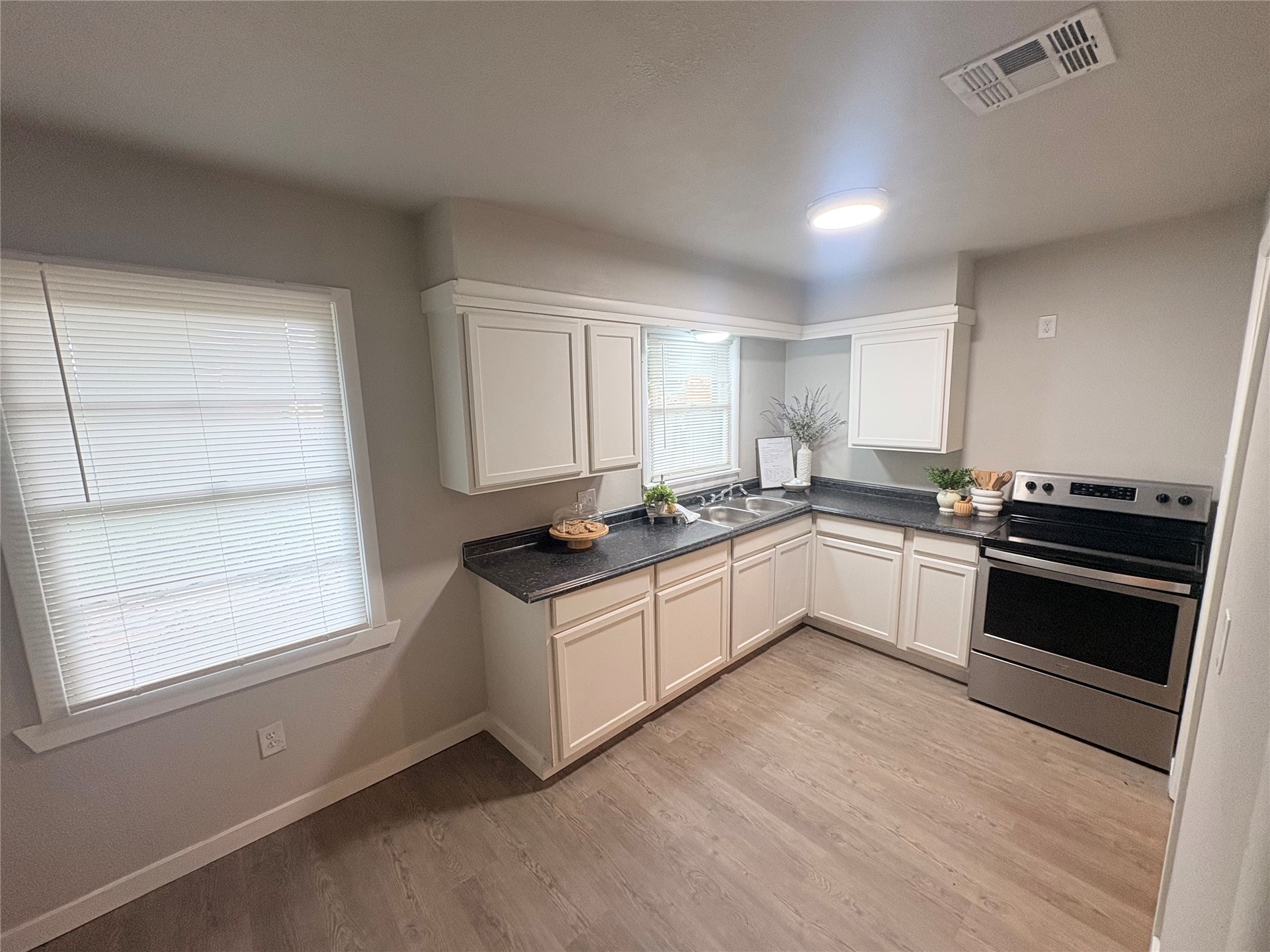 512 Maxwell Nw Property Photo 5