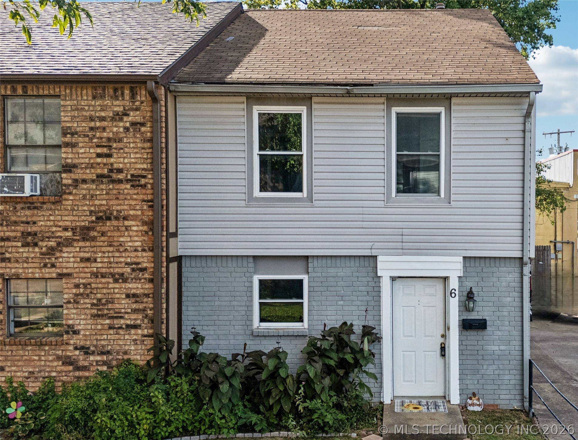1115 E Jackson Avenue Property Photo 1