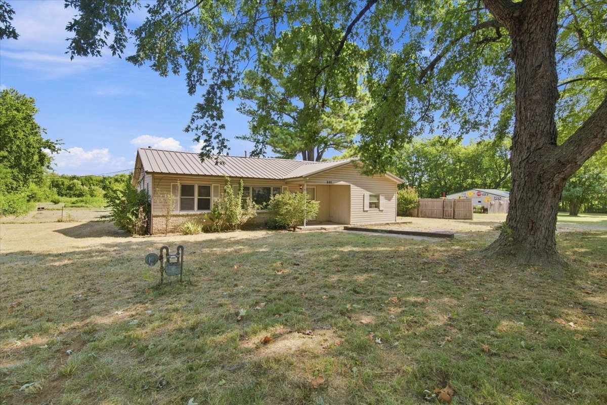 601 Ne 12th Street Property Photo 1