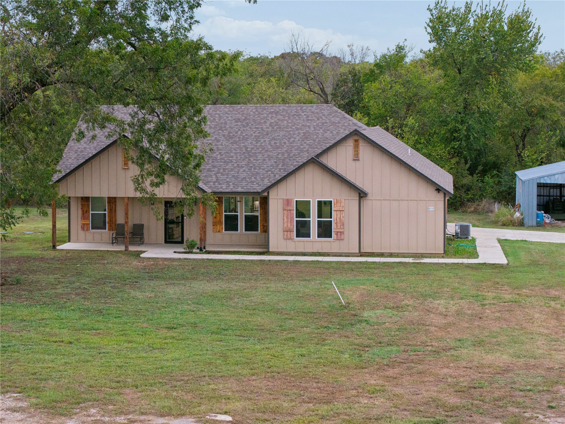 8725 N 155 Road Property Photo 1