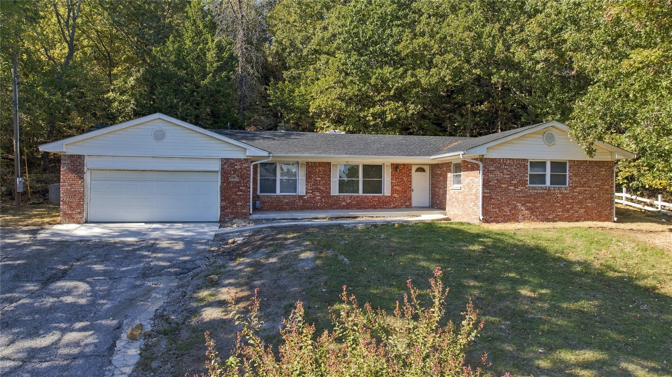 2428 W Lakeshore Drive Property Photo 1
