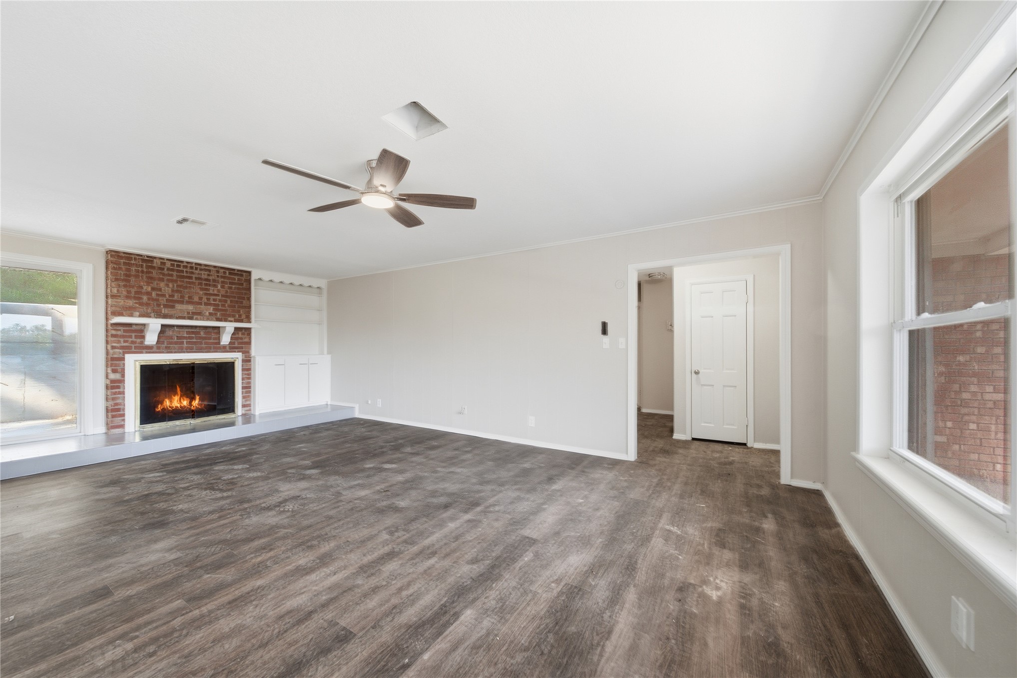 2428 W Lakeshore Drive Property Photo 6