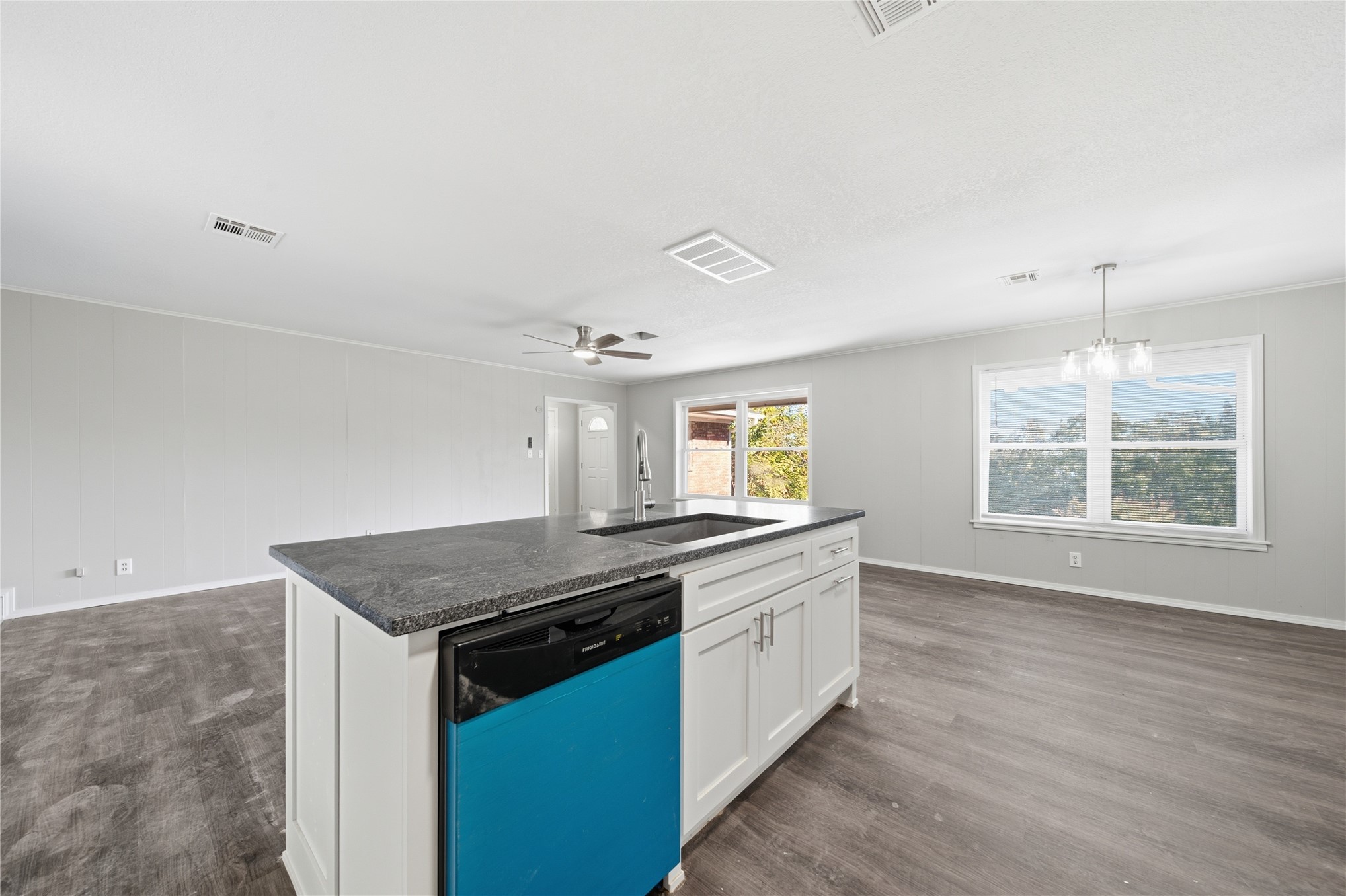 2428 W Lakeshore Drive Property Photo 12