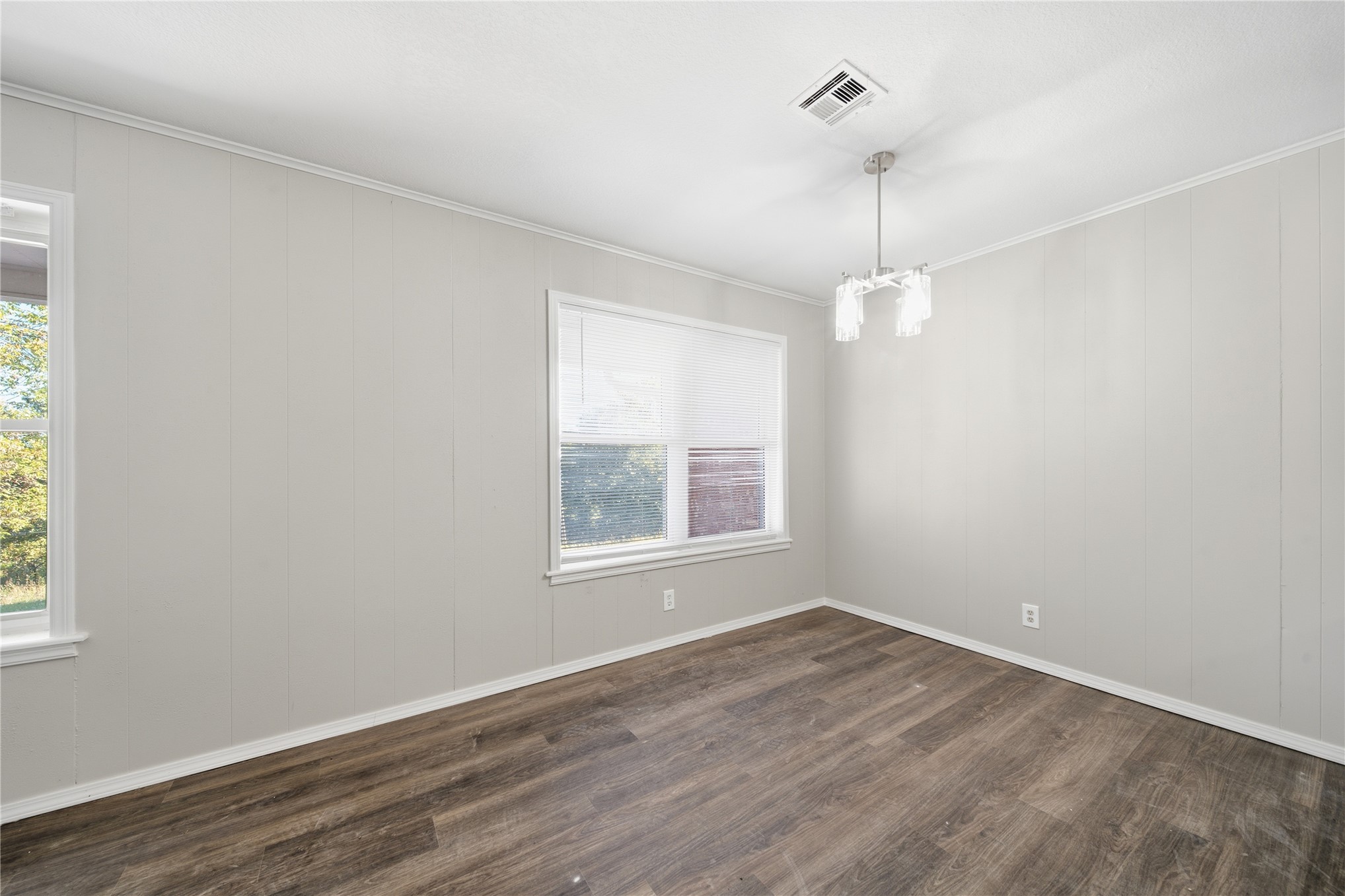 2428 W Lakeshore Drive Property Photo 13