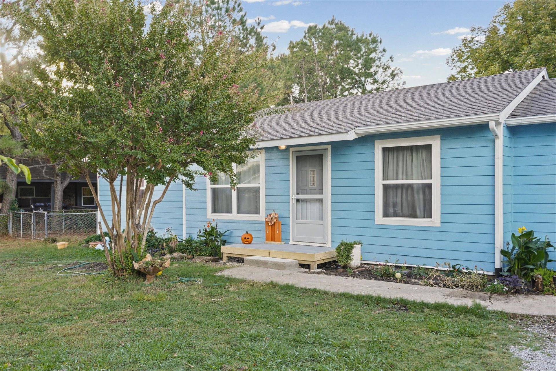 217 W Knoxville Street Property Photo 1