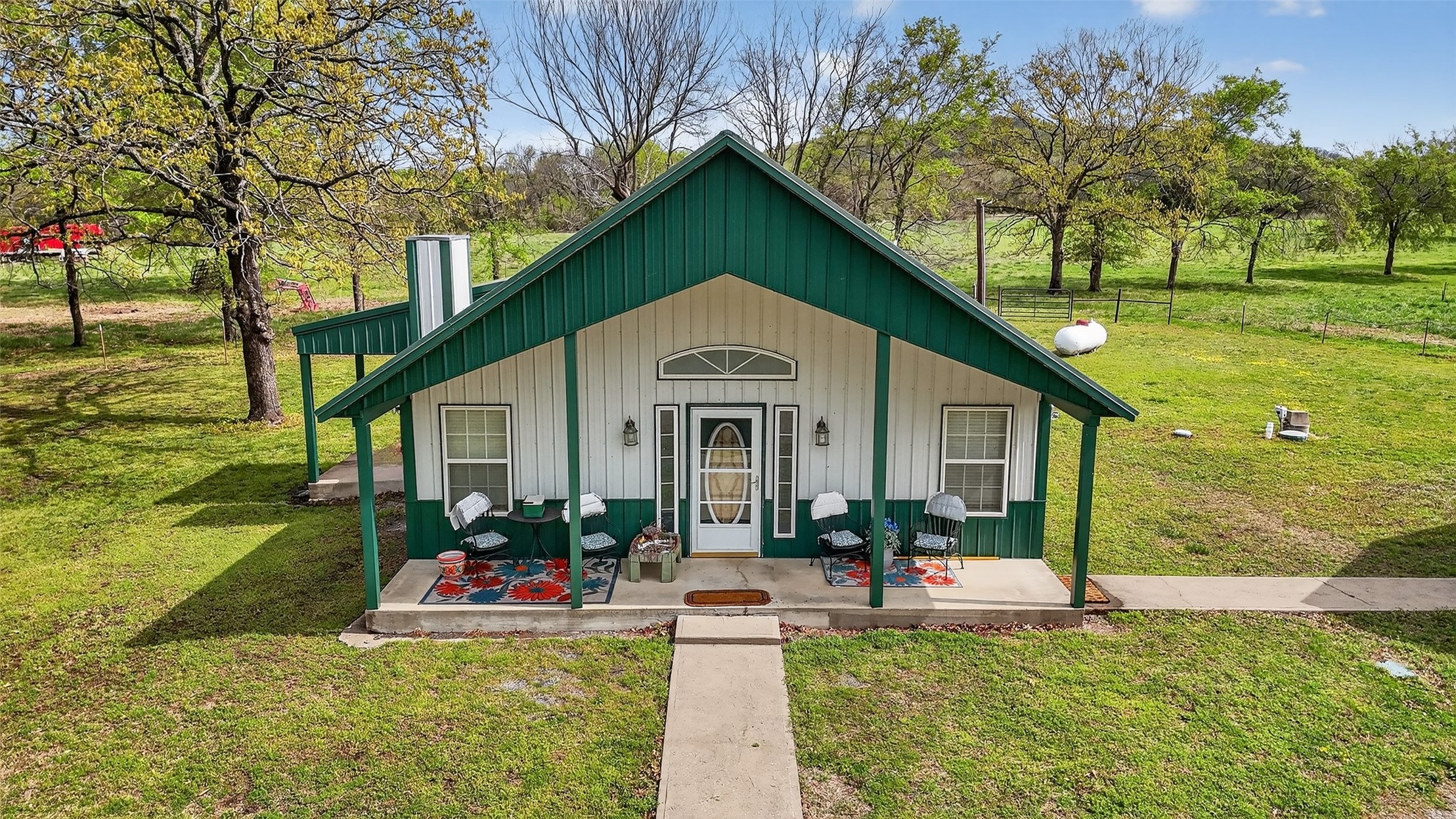 2709 S 34th Road Property Photo 1