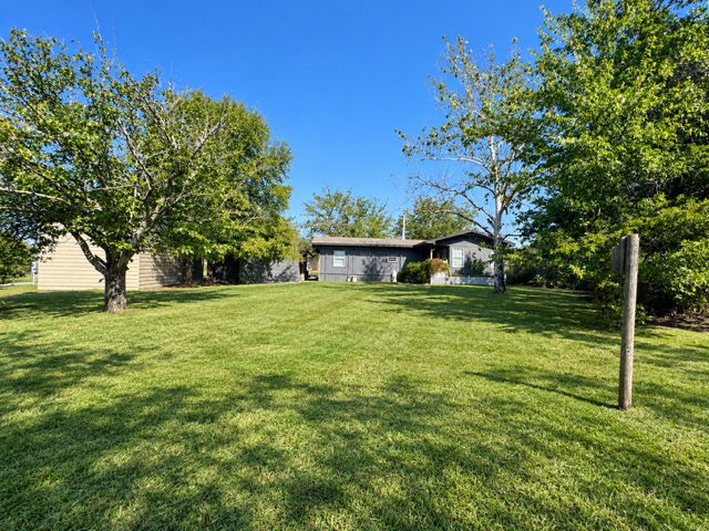 14027 Manor Property Photo 1