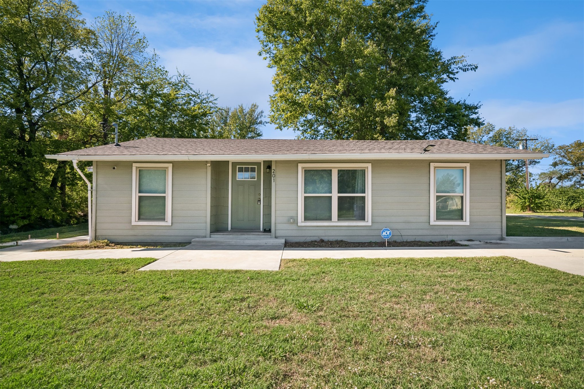 201 S Lincoln Avenue Property Photo 1
