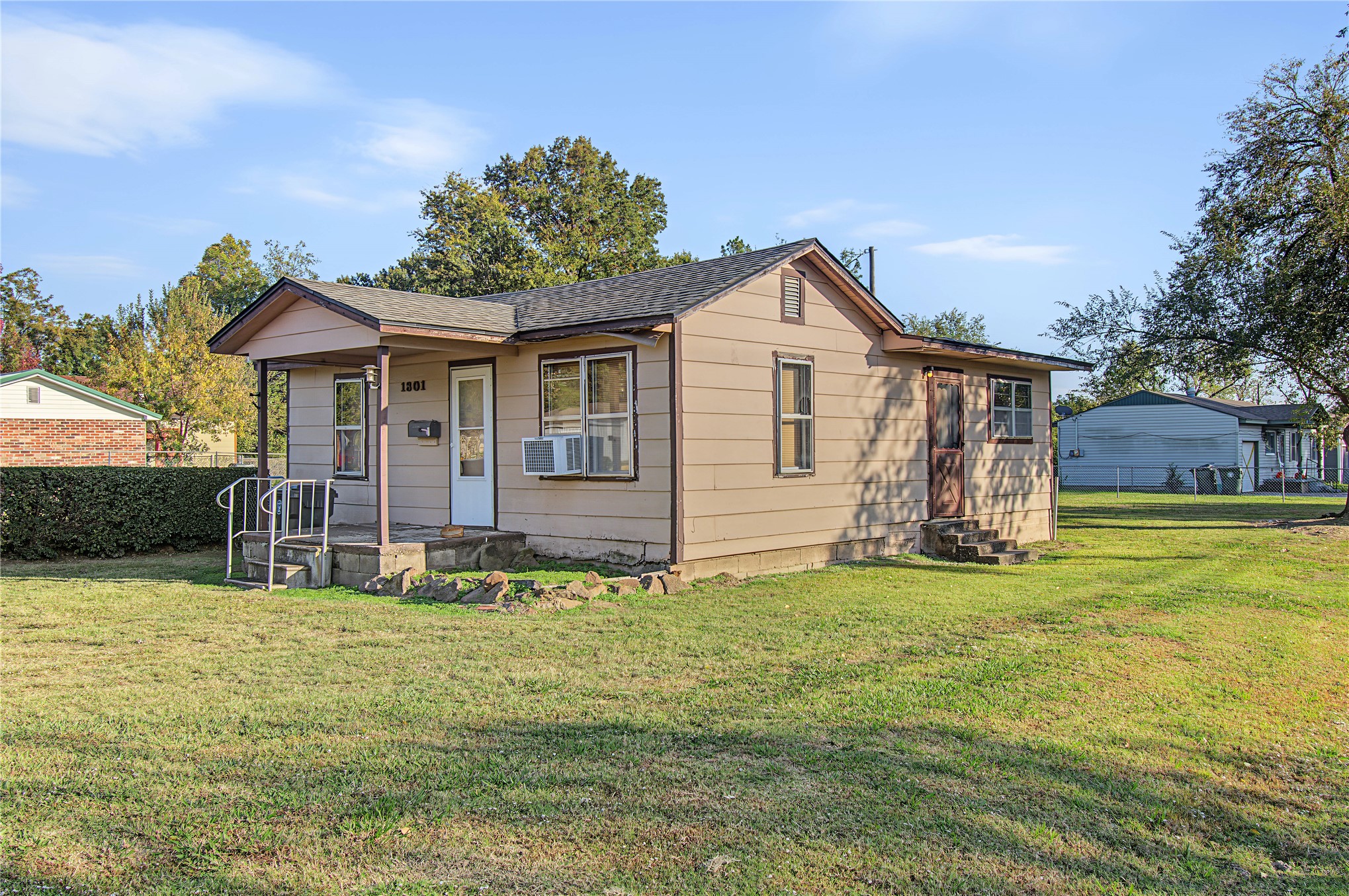 1801 Augusta St Property Photo 1