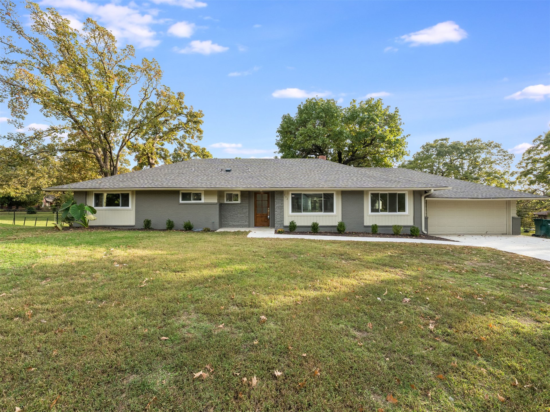202 Fairway Circle Property Photo 1
