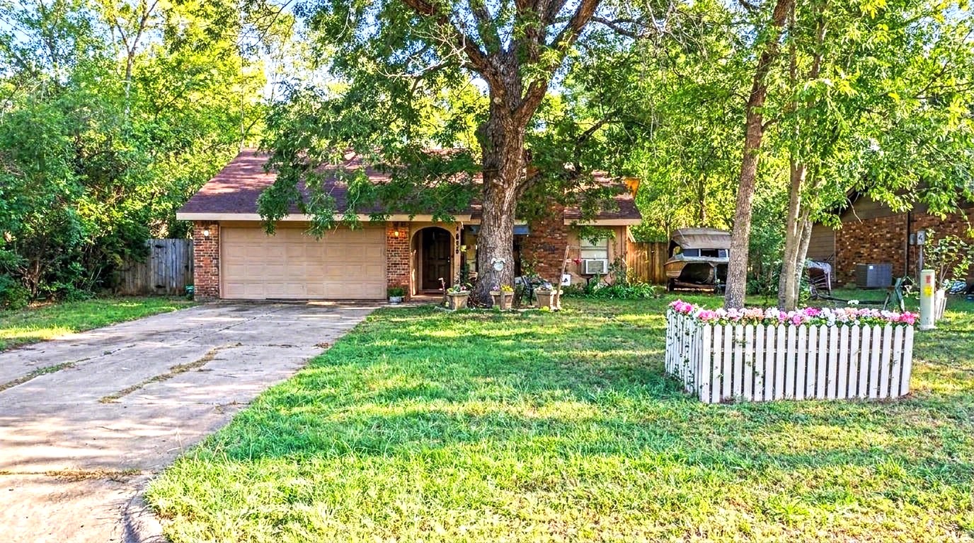 1815 Quail Run Property Photo 1
