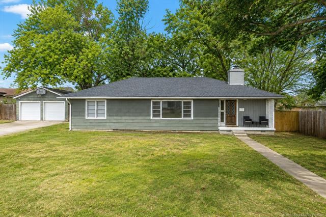 211 Se Queenstown Avenue Property Photo 1