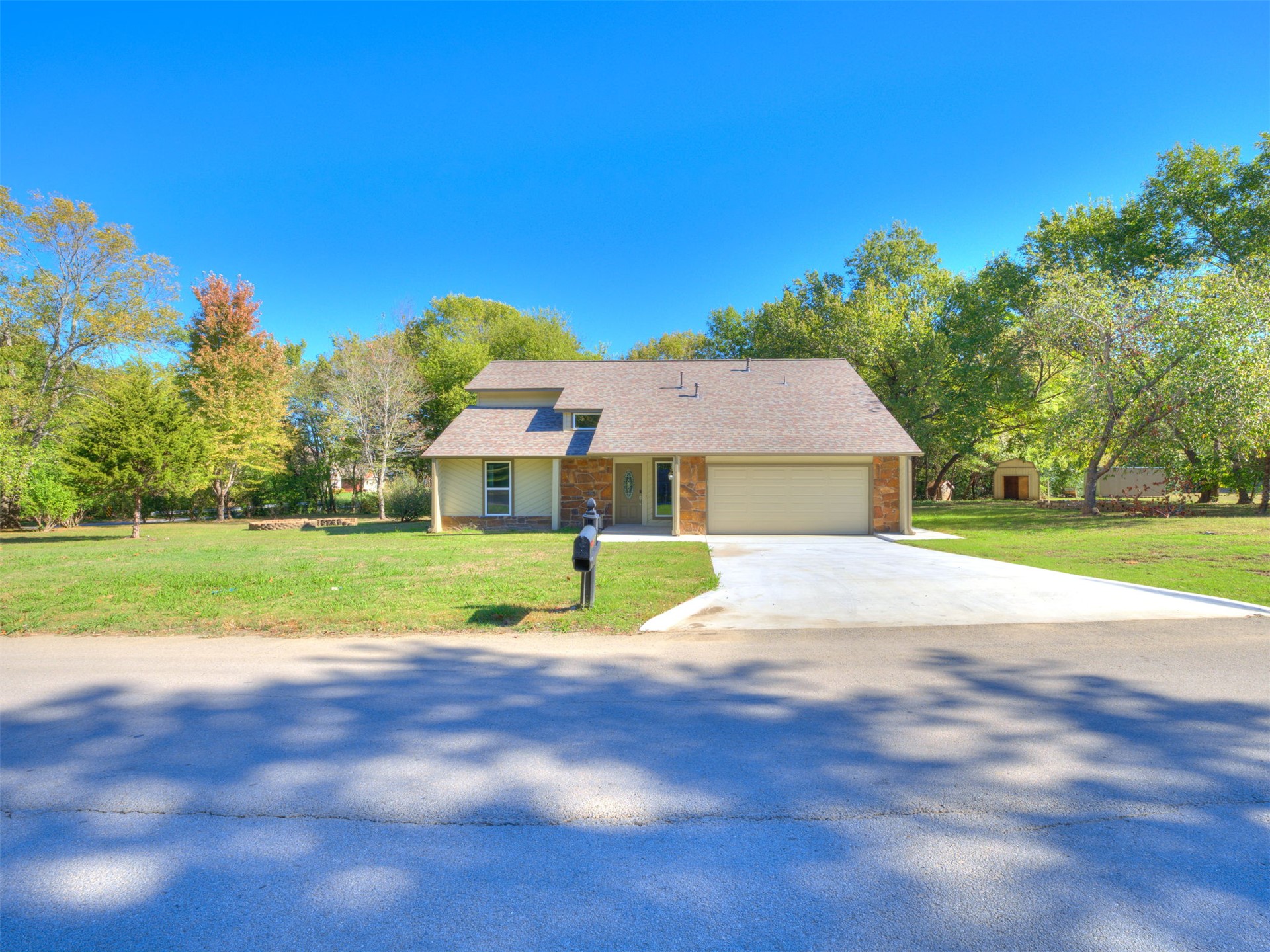 9501 Spring Lake Drive Property Photo 1