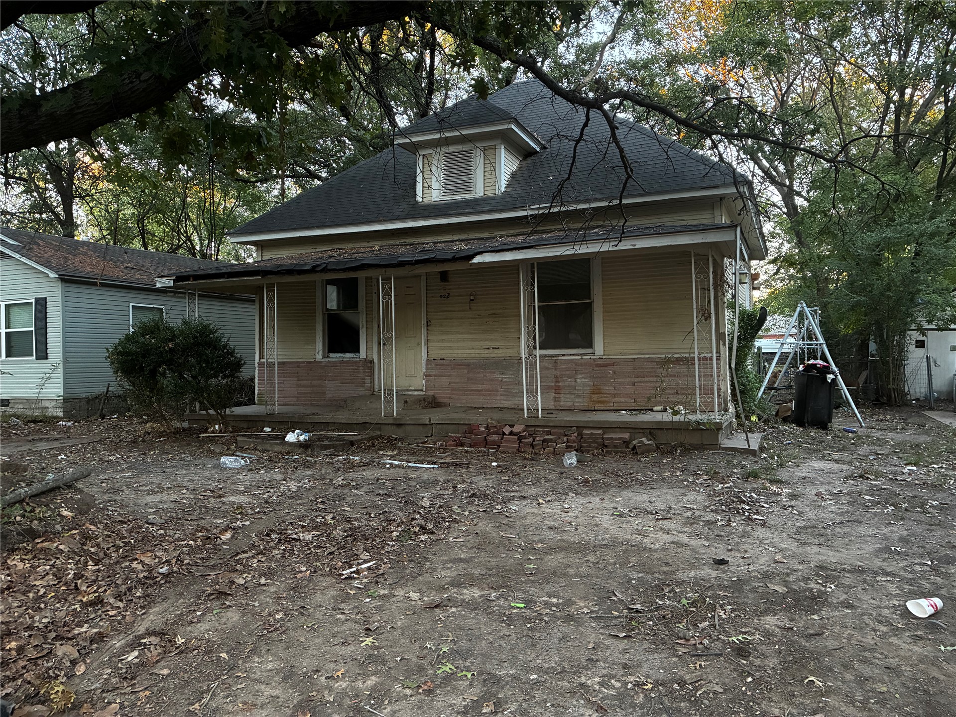922 Creek Street Property Photo 1