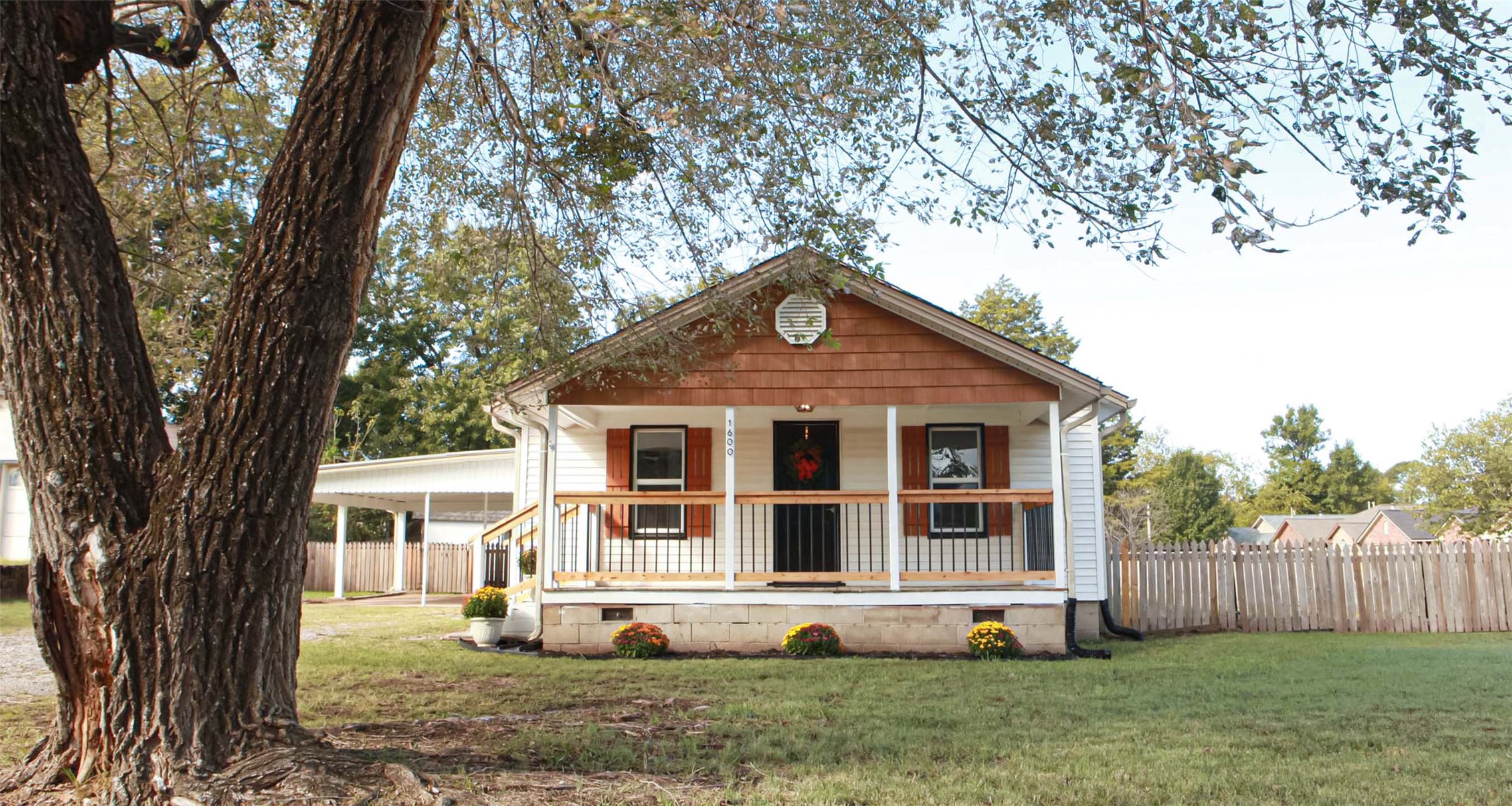 1600 S Park Street Property Photo 1