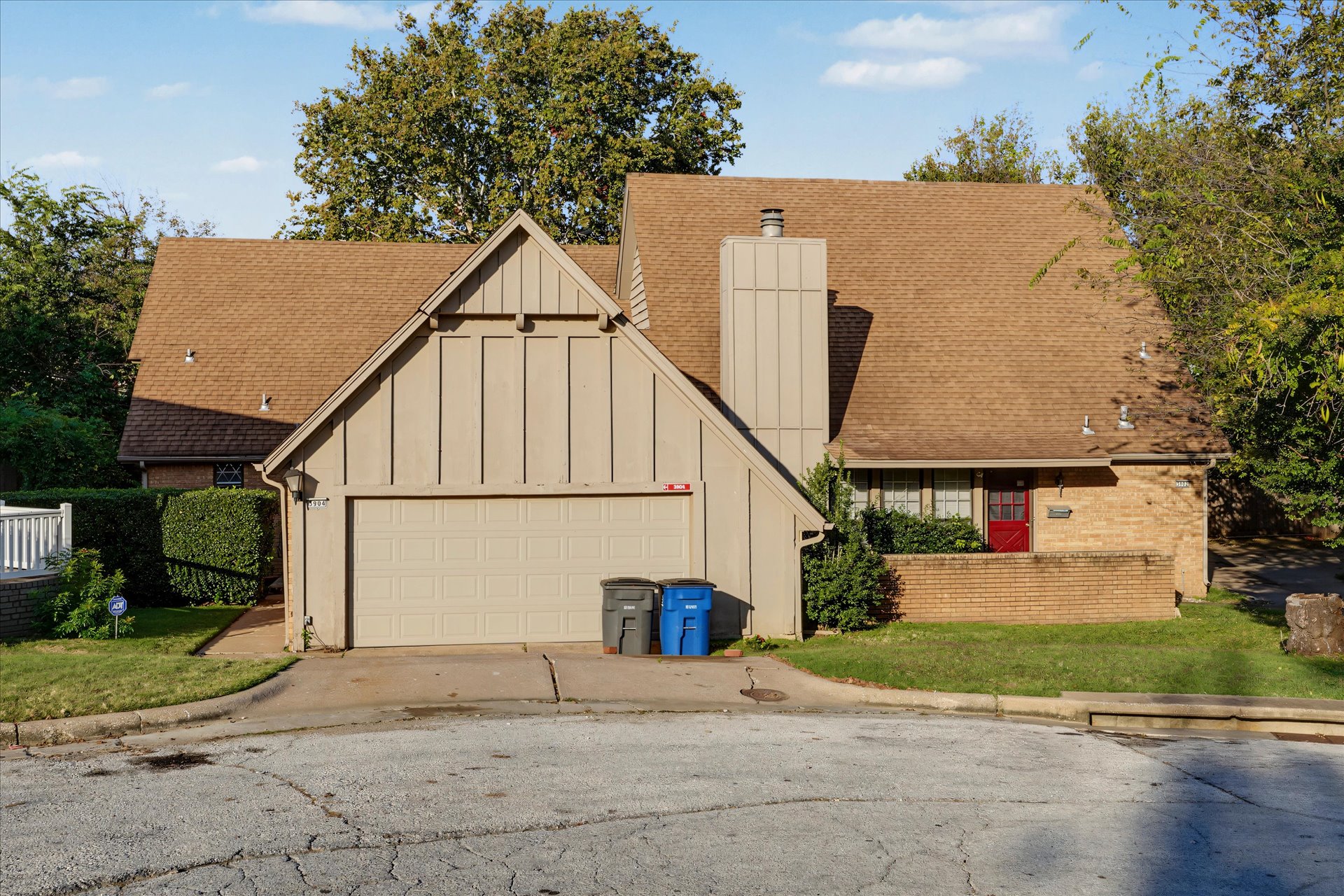 3902 E 60th Place Property Photo 1
