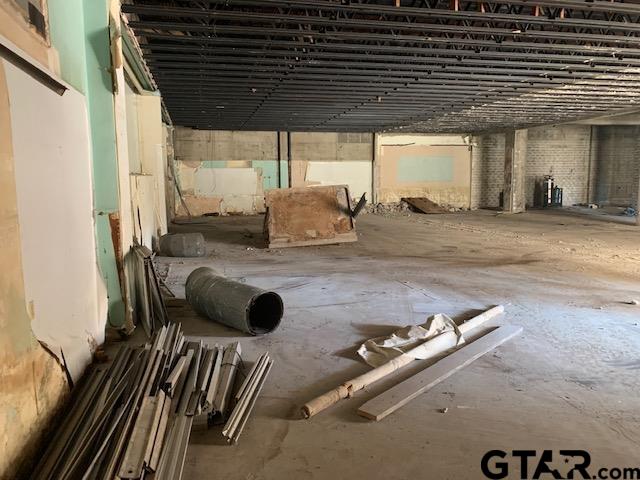 106 E Elm Property Photo 4