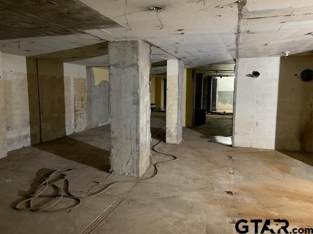 106 E Elm Property Photo 8