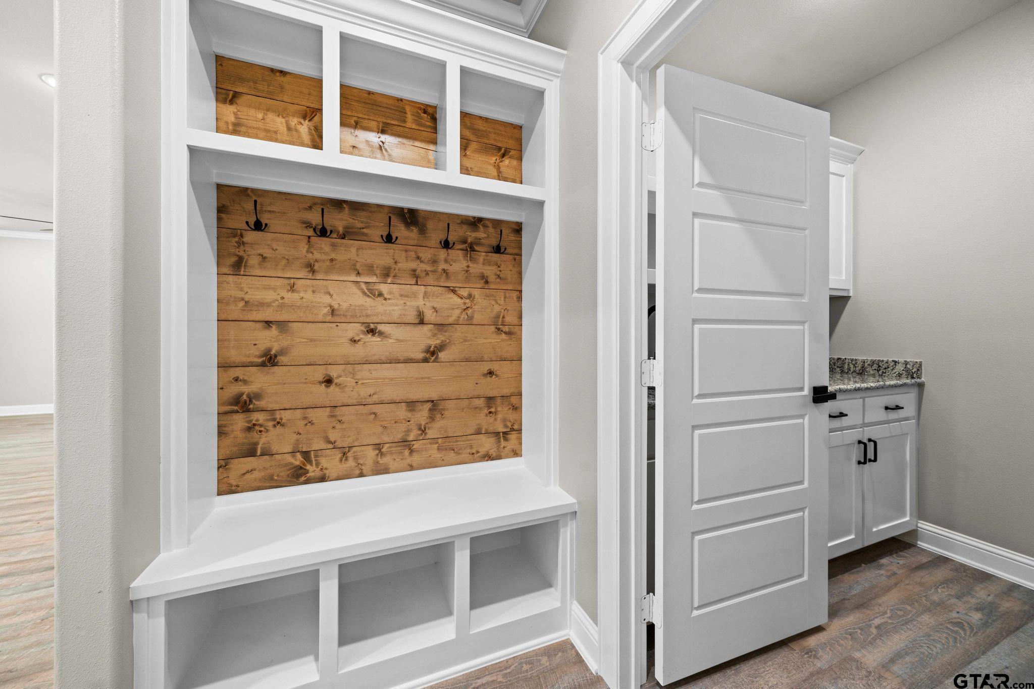 19324 Cedarpark Place Property Photo 4