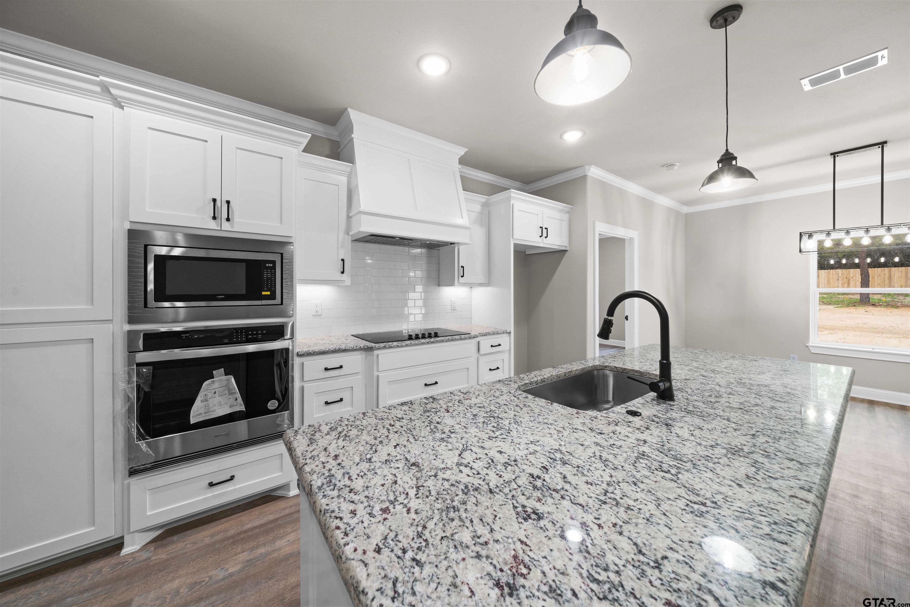 19324 Cedarpark Place Property Photo 6