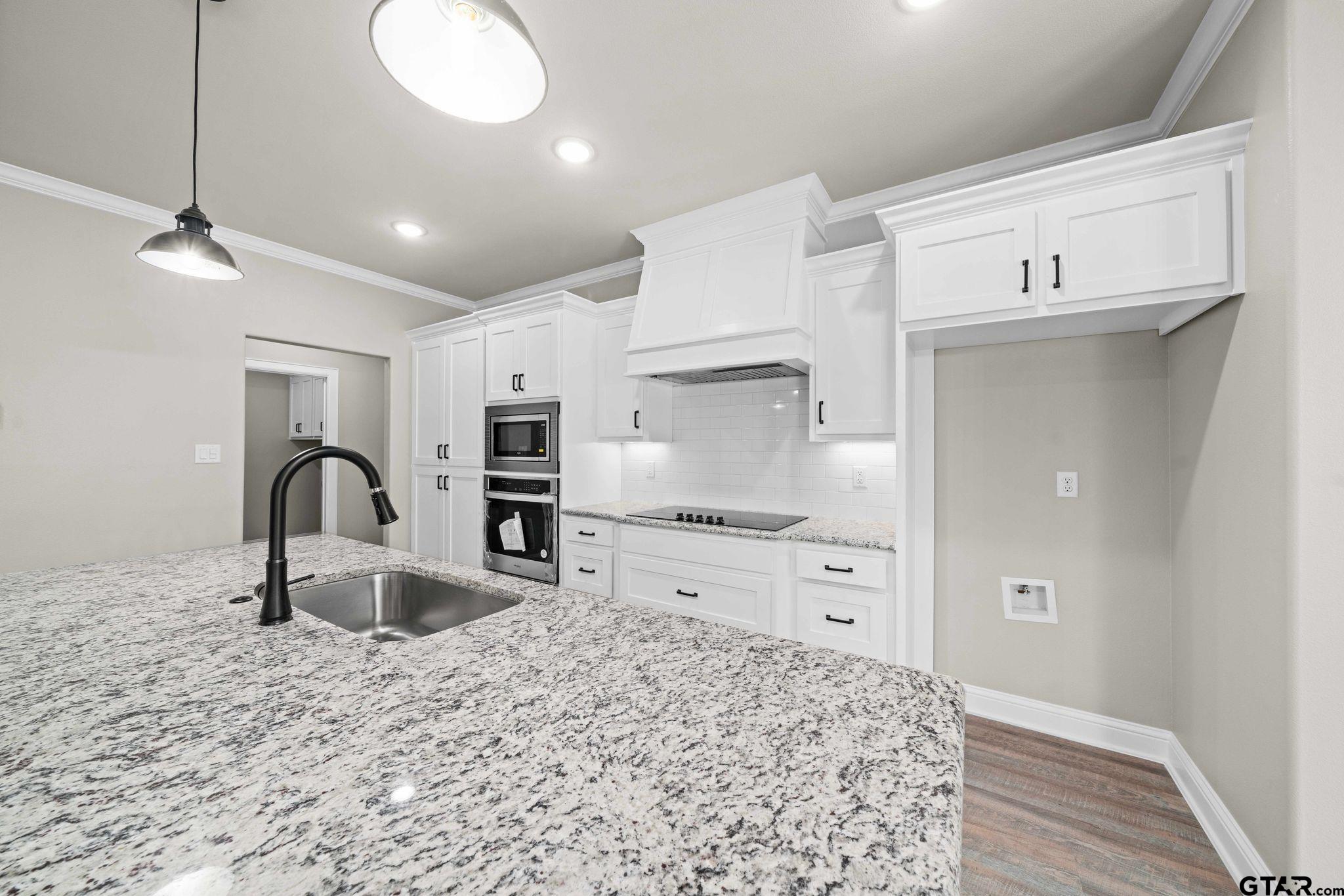 19324 Cedarpark Place Property Photo 7