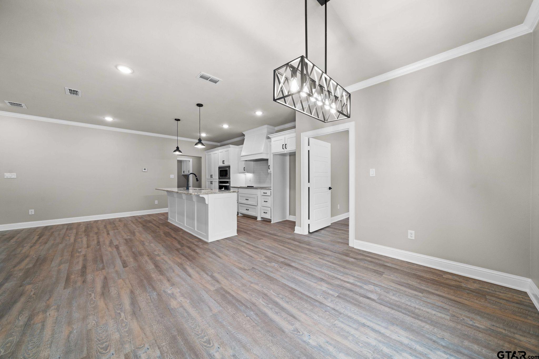 19324 Cedarpark Place Property Photo 10