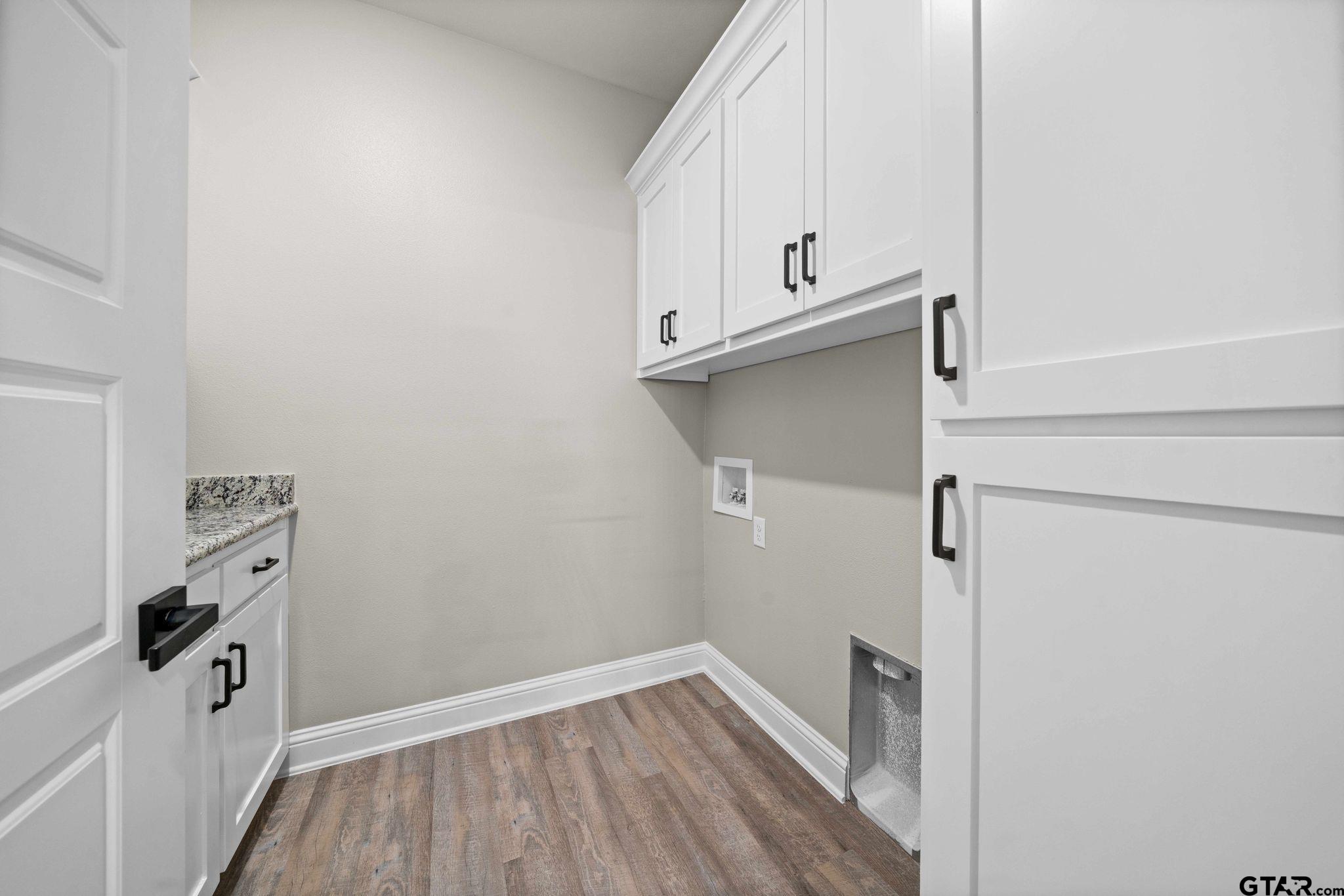 19324 Cedarpark Place Property Photo 12