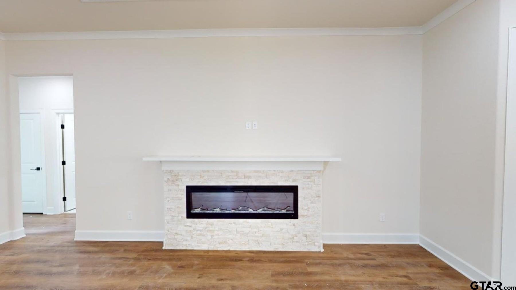 8016 Crooked Trail Property Photo 3