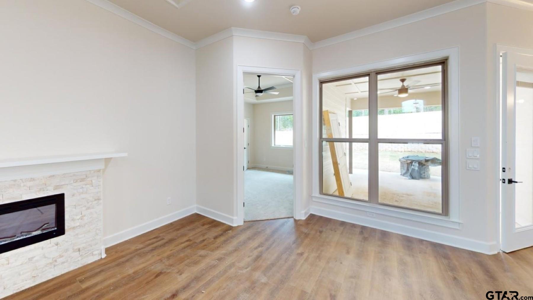 8016 Crooked Trail Property Photo 4